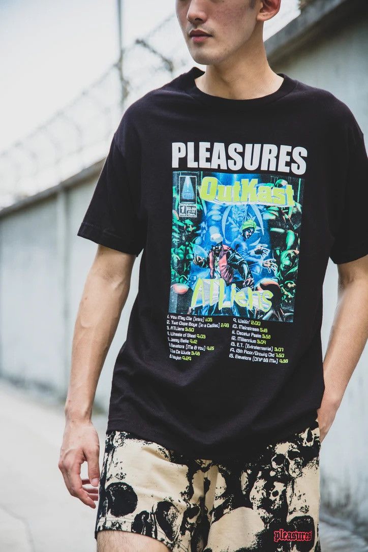 Outkast × Pleasures Pleasures OutKast ATLiens Tee Size US XXL / EU 58 / 5 - 1 Thumbnail