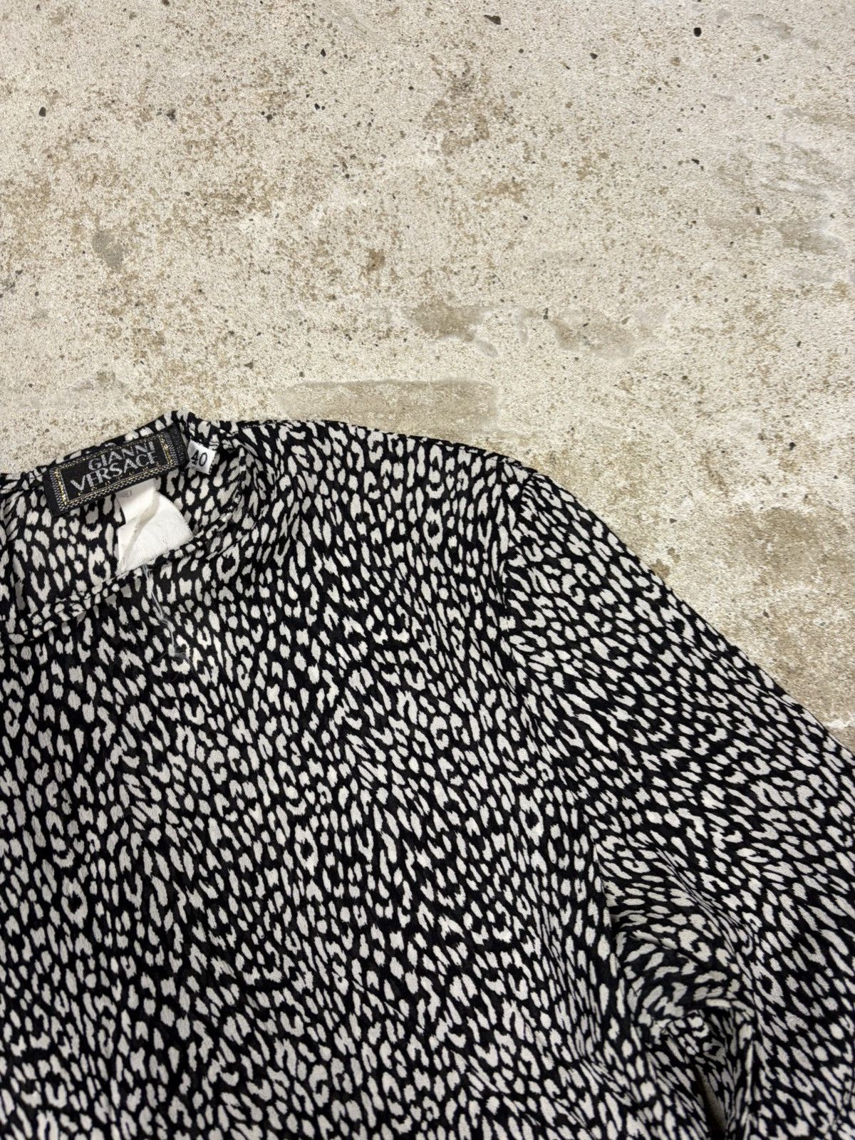 Versace Vintage 90s Gianni Versace Couture Silk Animal Print Top Size S / US 4 / IT 40 - 6 Thumbnail