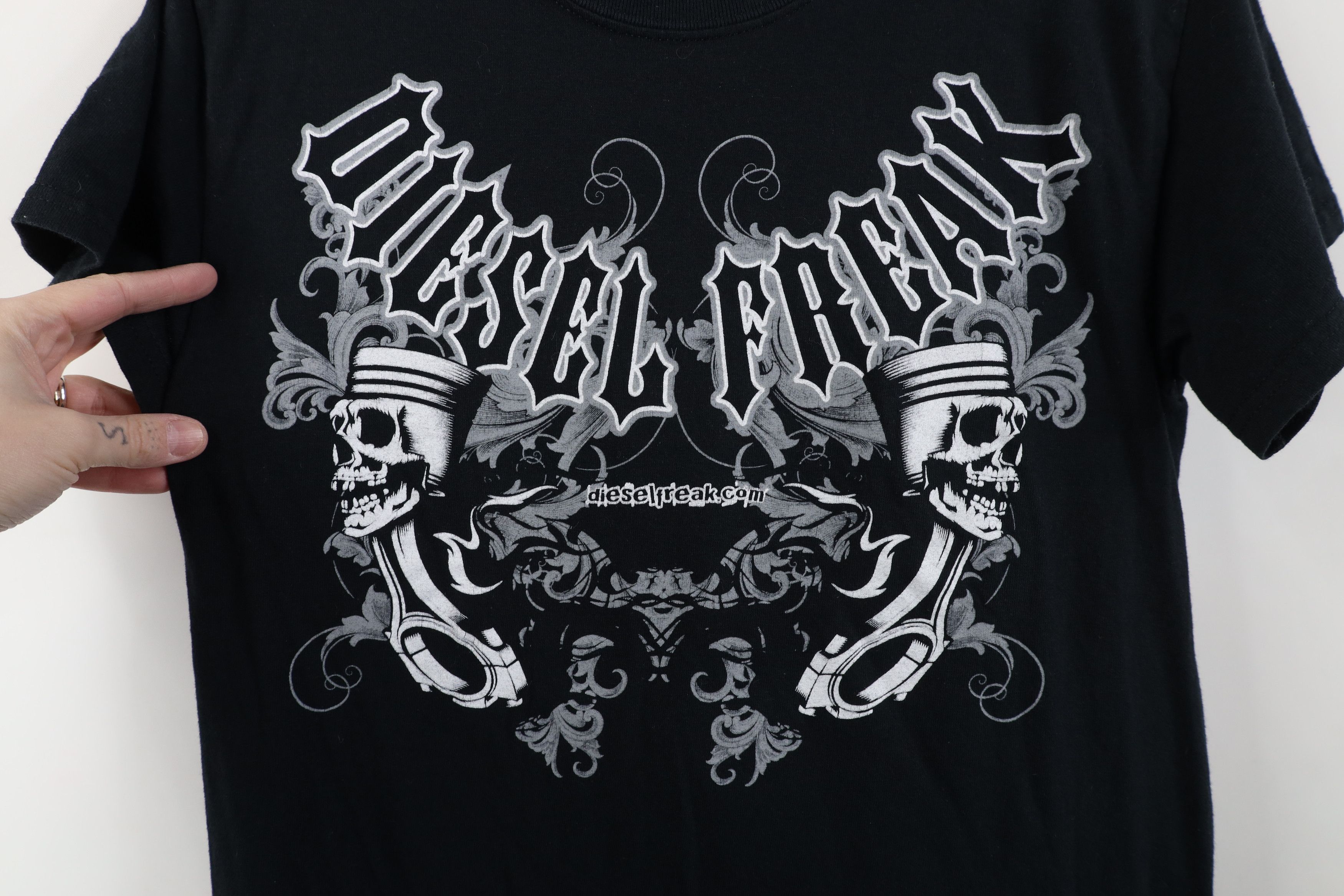 Vintage Vintage Y2K Streetwear Diesel Racing Tribal Skull T-Shirt Size US S / EU 44-46 / 1 - 4 Thumbnail