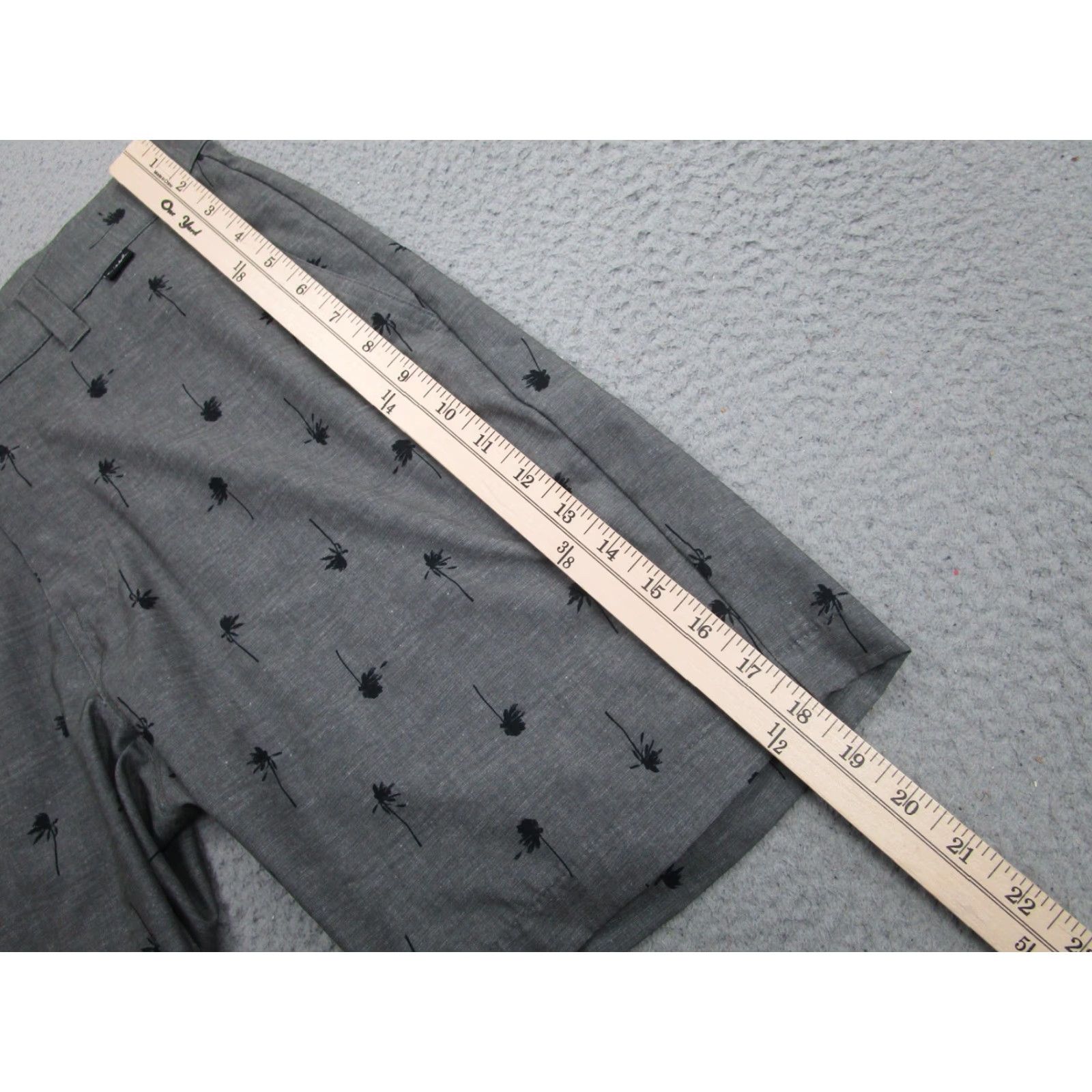 TravisMathew TravisMathew Shorts Mens 32 Gray Palm Tree Print Golf Chino Stretch Casual Size US 32 / EU 48 - 3 Thumbnail