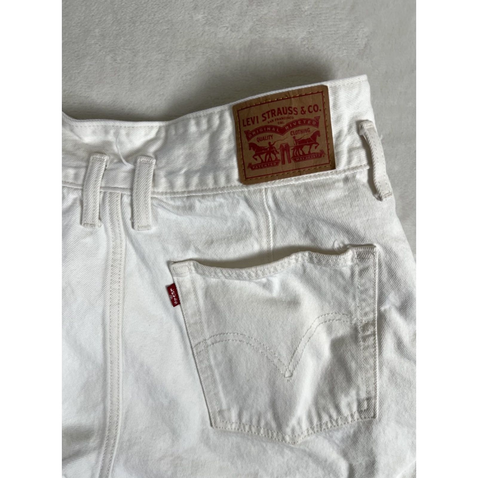 Levi's VINTAGE Levi's Shorts Womens 30 White High Rise Pleated Front Loose Fit Denim Size 30" / US 8 / IT 44 - 7 Thumbnail