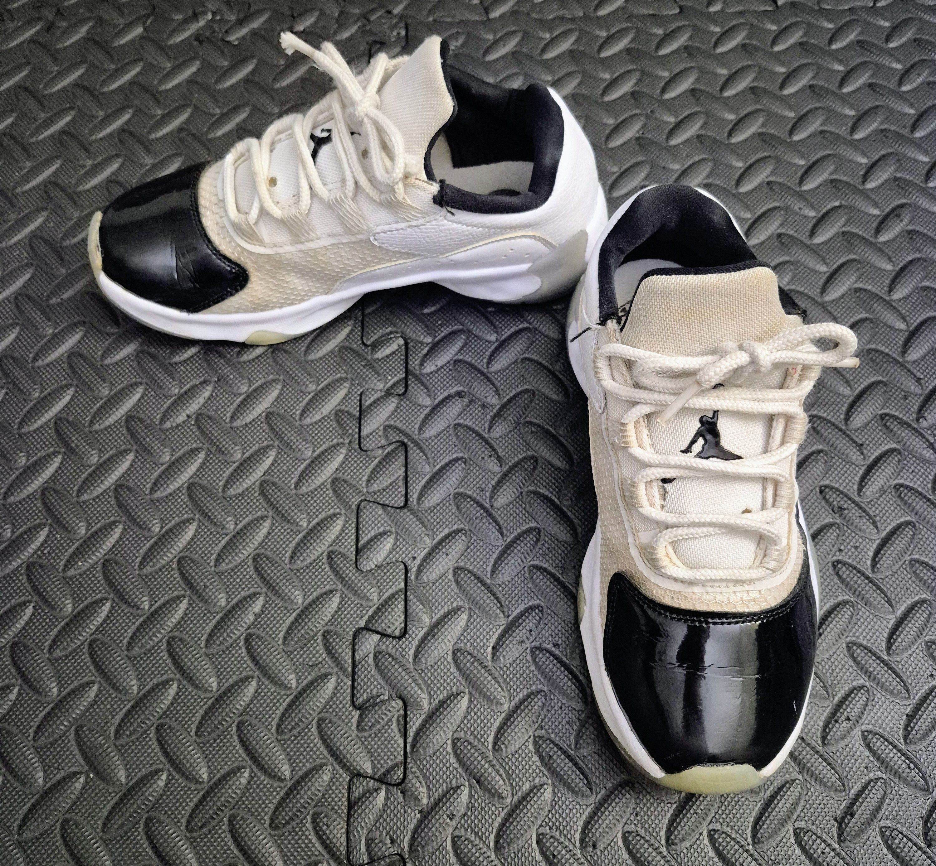 Jordan Brand Size 4.5Y - Jordan 11 CMFT Low Concord (GS) (DV2208-100) Size US 5 / EU 37 - 1 Thumbnail