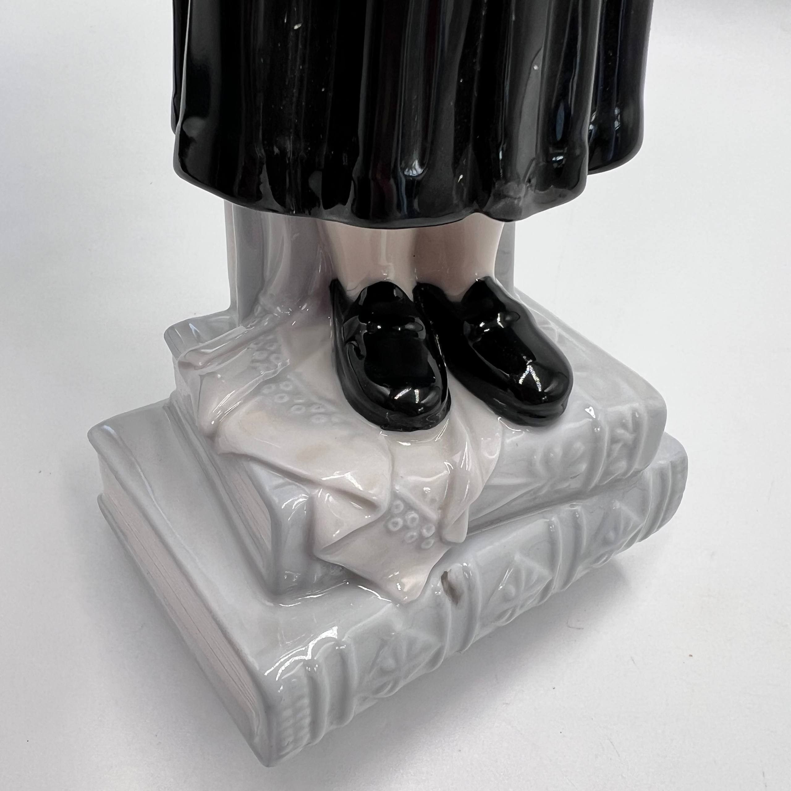 Vintage Vintage Pavone Porcelain Figurine Statue Graduation Girl Size ONE SIZE - 7 Thumbnail