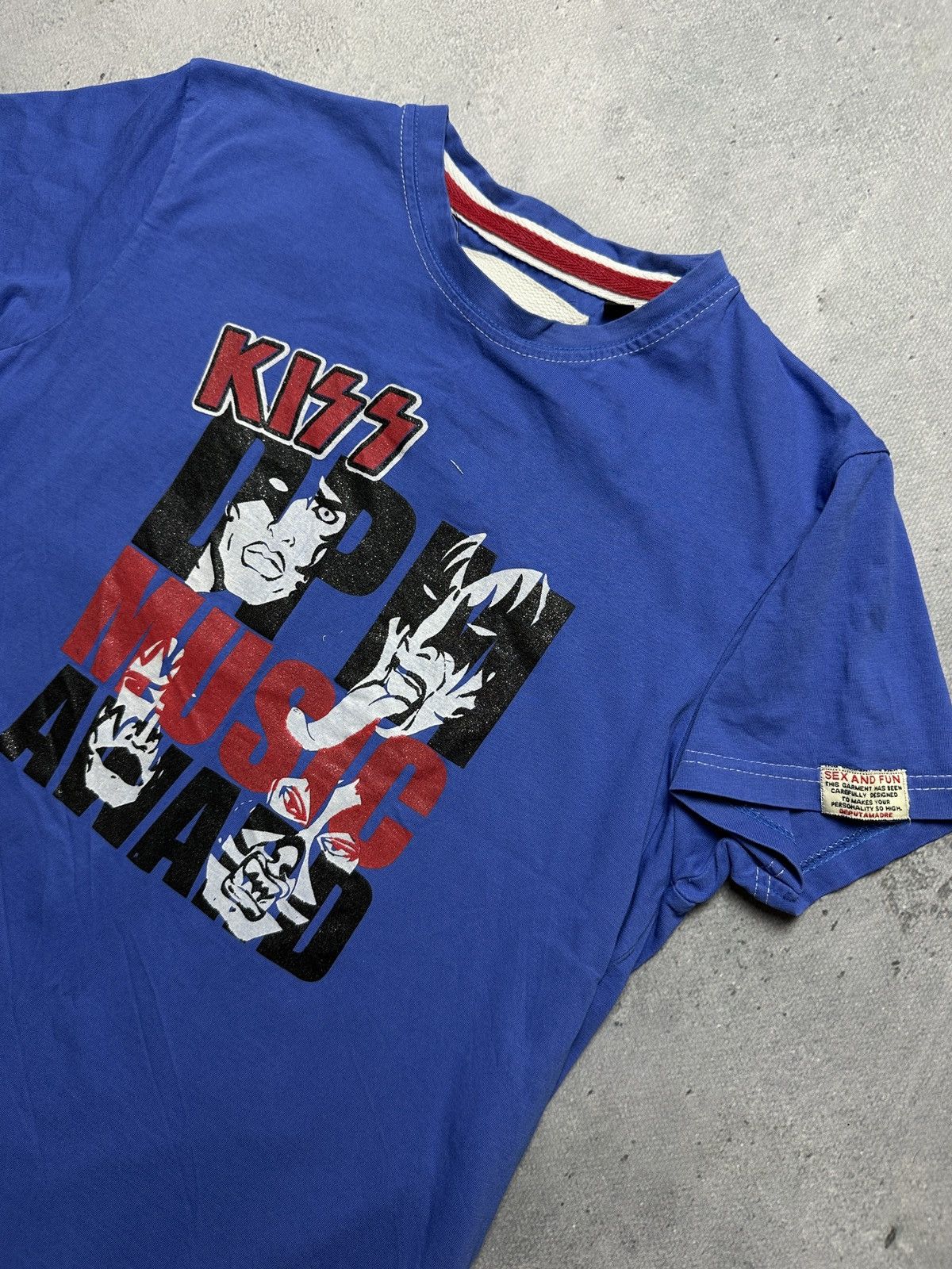 Band Tees Vintage Kiss Big Graphic Logo Sex and Fun Rare Tee y2k 00s Size L / US 10 / IT 46 - 5 Thumbnail