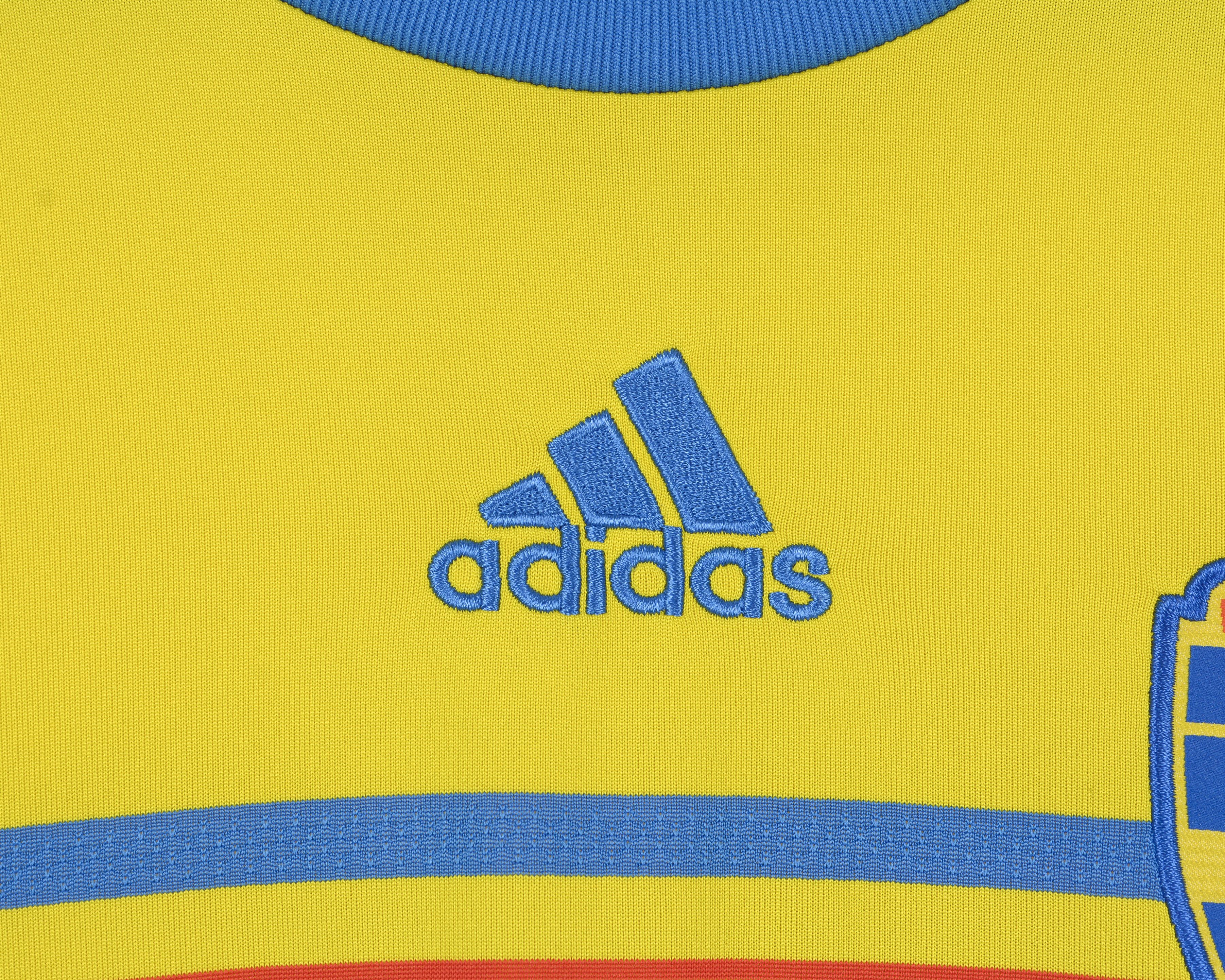 Adidas Sweden Men L Football Soccer Home Jersey Shirt Kit 2014 2015 Size US L / EU 52-54 / 3 - 4 Thumbnail