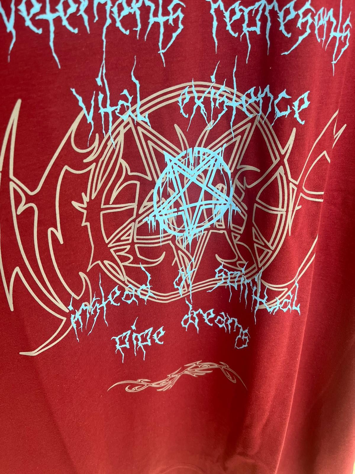 Vetements Vital Existence Logo T-Shirt SS in Bordeaux Size US S / EU 44-46 / 1 - 5 Thumbnail