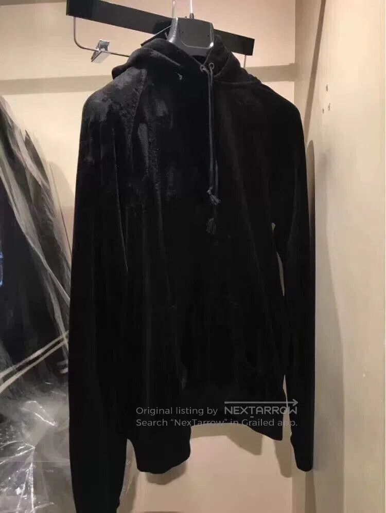 Yves Saint Laurent black velvet hoodie from Saint Laurent. Size US S / EU 44-46 / 1 - 1 Thumbnail