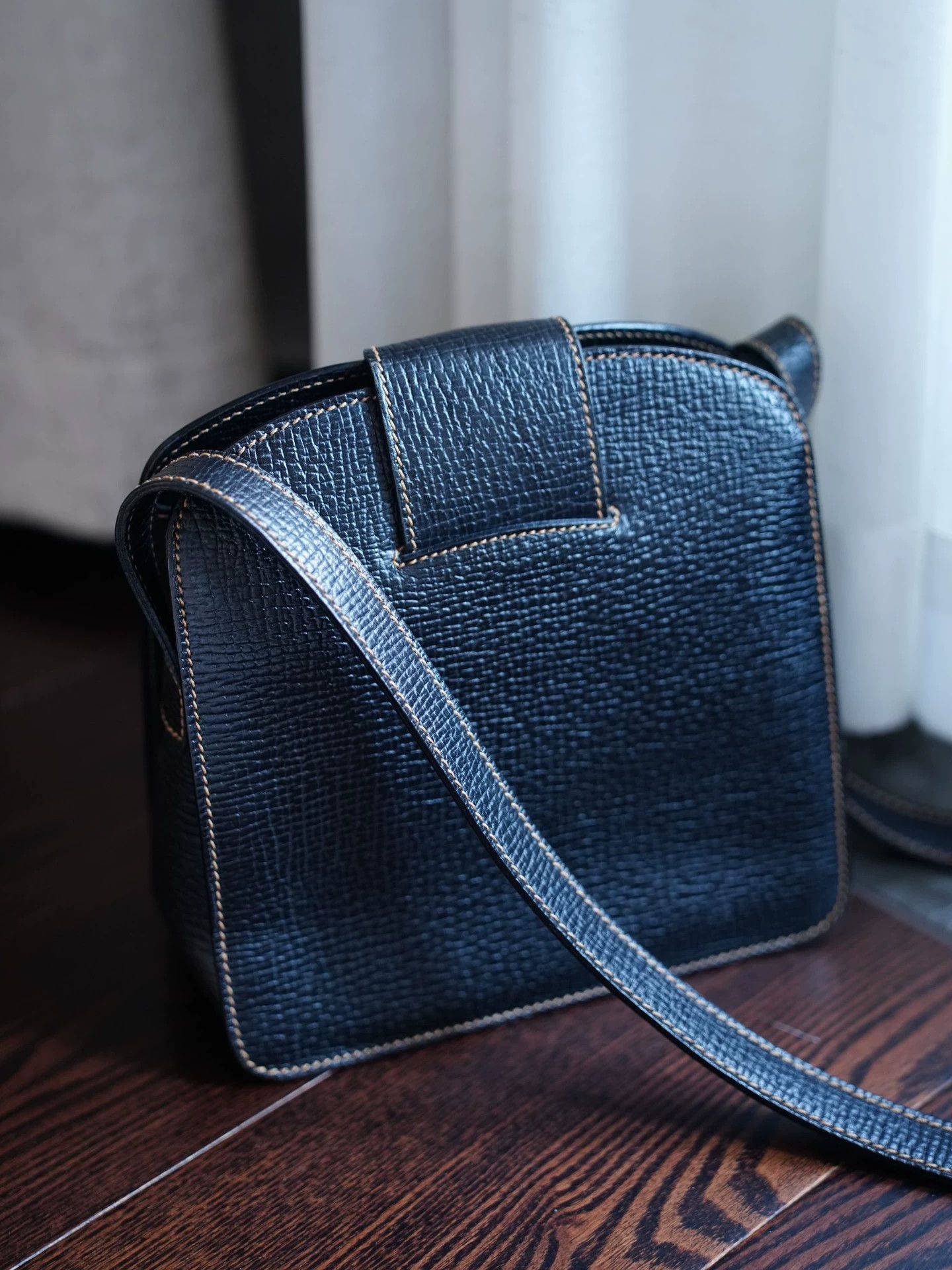 Loewe LOEWE Vintage Black & Gold Button Crossbody Bag Size ONE SIZE - 3 Thumbnail