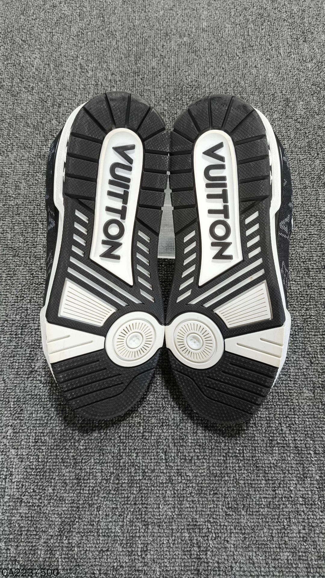 Louis Vuitton LV Black & White Monogram Trainer Women's 37 Size US 6 / IT 36 - 6 Thumbnail