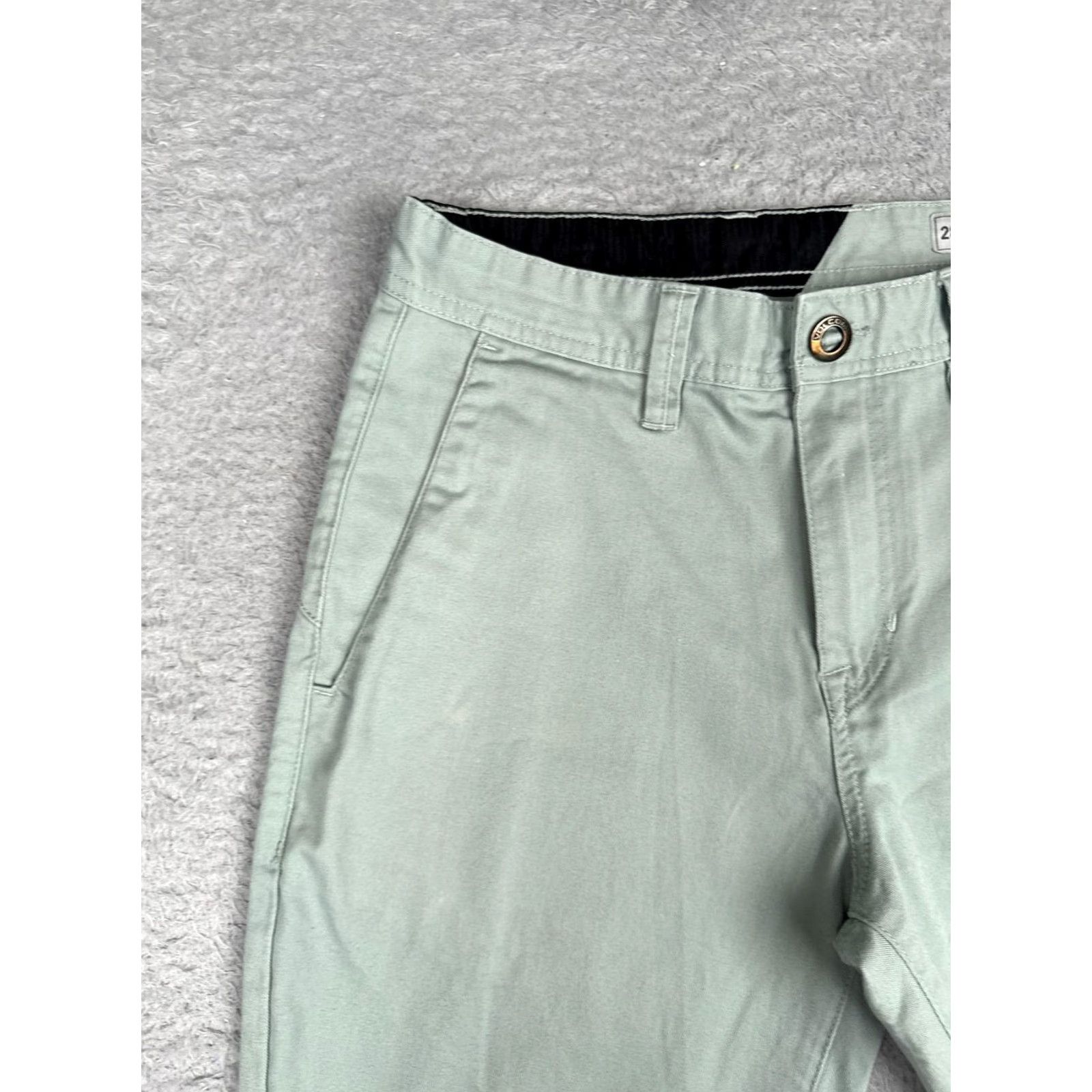 Volcom Volcom Shorts Mens 28 Green Canvas Chino Flat Front 8 Inseam Casual Summer Wear Size US 28 / EU 44 - 4 Thumbnail