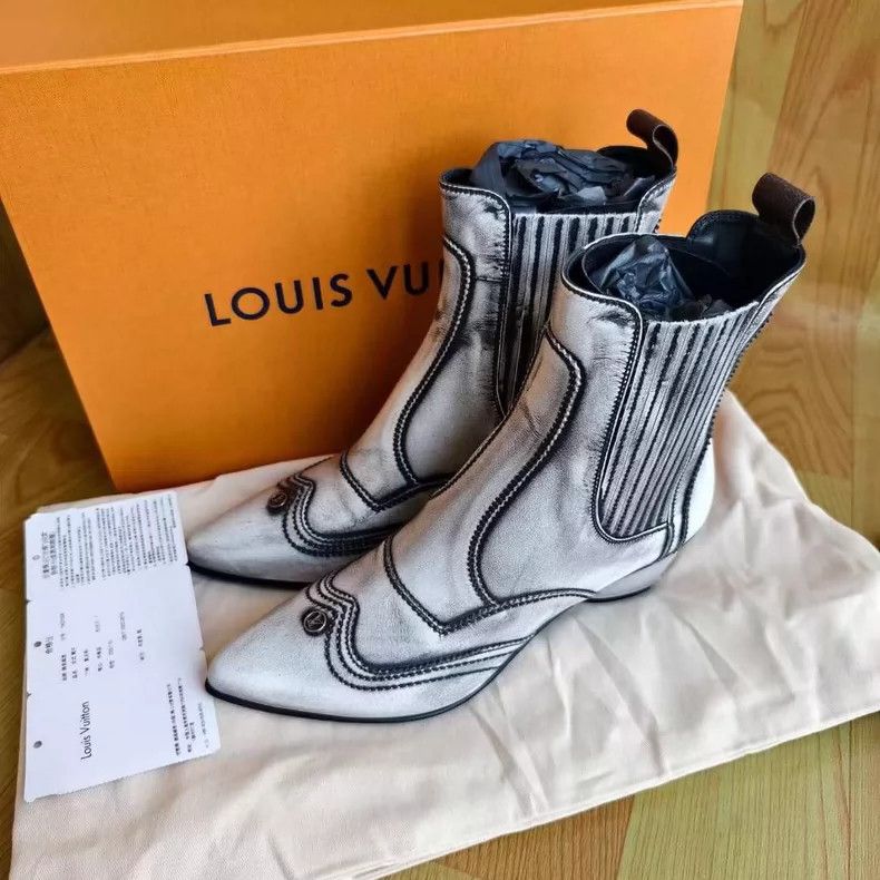 Louis Vuitton Chelsea boots in silver sheepskin boots