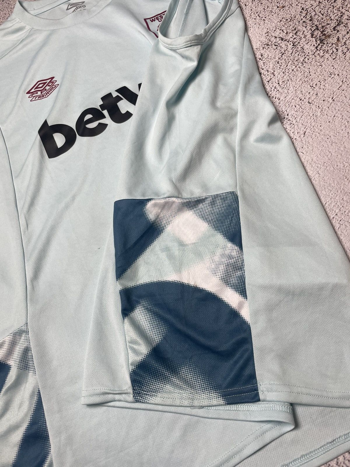 Umbro Soccer Jersey Umbro West Ham training tshirt 2022 2023 Size US XL / EU 56 / 4 - 4 Thumbnail