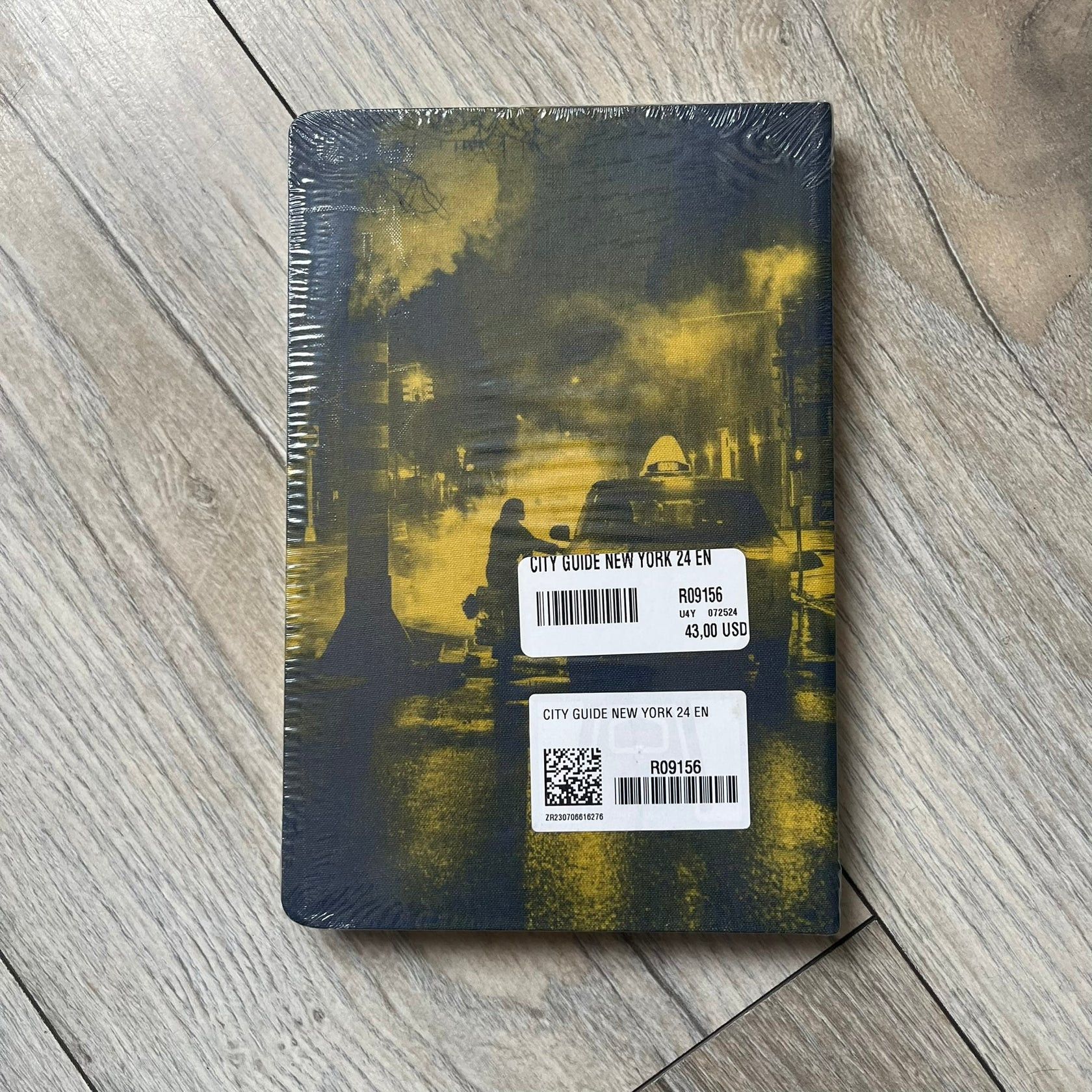 Louis Vuitton Louis Vuitton 'New York' City Guide Book Size ONE SIZE - 3 Thumbnail