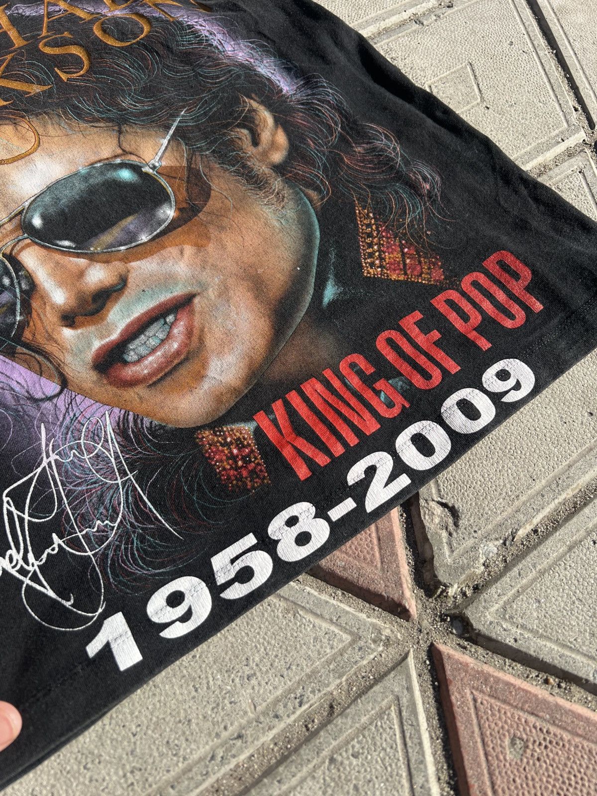 Band Tees × Vintage VINTAGE MICHAEL JACKSON KING OF POP AOP T SHIRT 1985-2009 Size US S / EU 44-46 / 1 - 3 Thumbnail