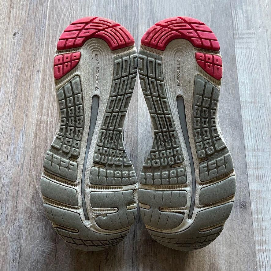 Asics ASICS • WMNS Gel-Cumulus 21 (6M) Size US 6 / EU 39 - 6 Thumbnail