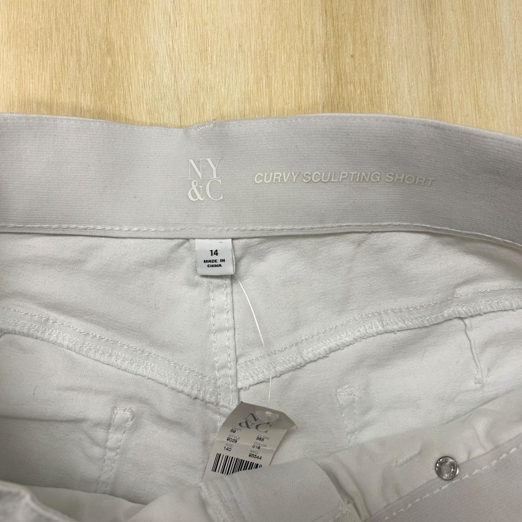 Vintage New York & Company Womens 14 36W White Denim Distressed Bermuda Mya Curvy Shorts Size 36" / US 14 / IT 50 - 2 Thumbnail