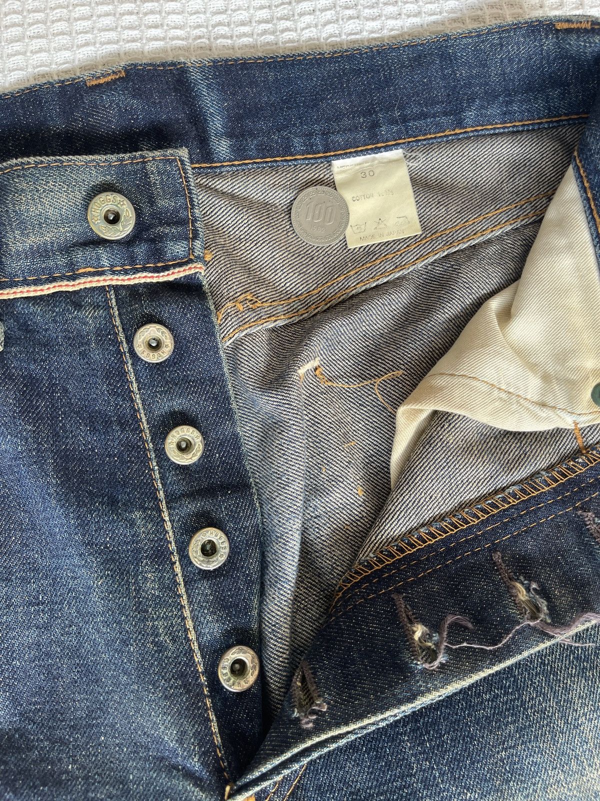 Nepenthes VINTAGE90s🔥HOGGS NEPENTHES NEEDLES🔥Thrashed Selvedge Jeans Size US 32 / EU 48 - 14 Thumbnail