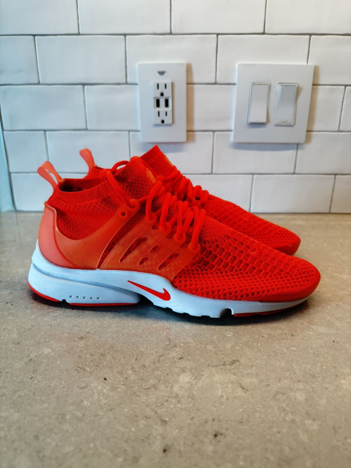 Nike Size 10 - Nike Flyknit Presto Ultra Neon Orange Mango Size US 10 / EU 43 - 1 Thumbnail