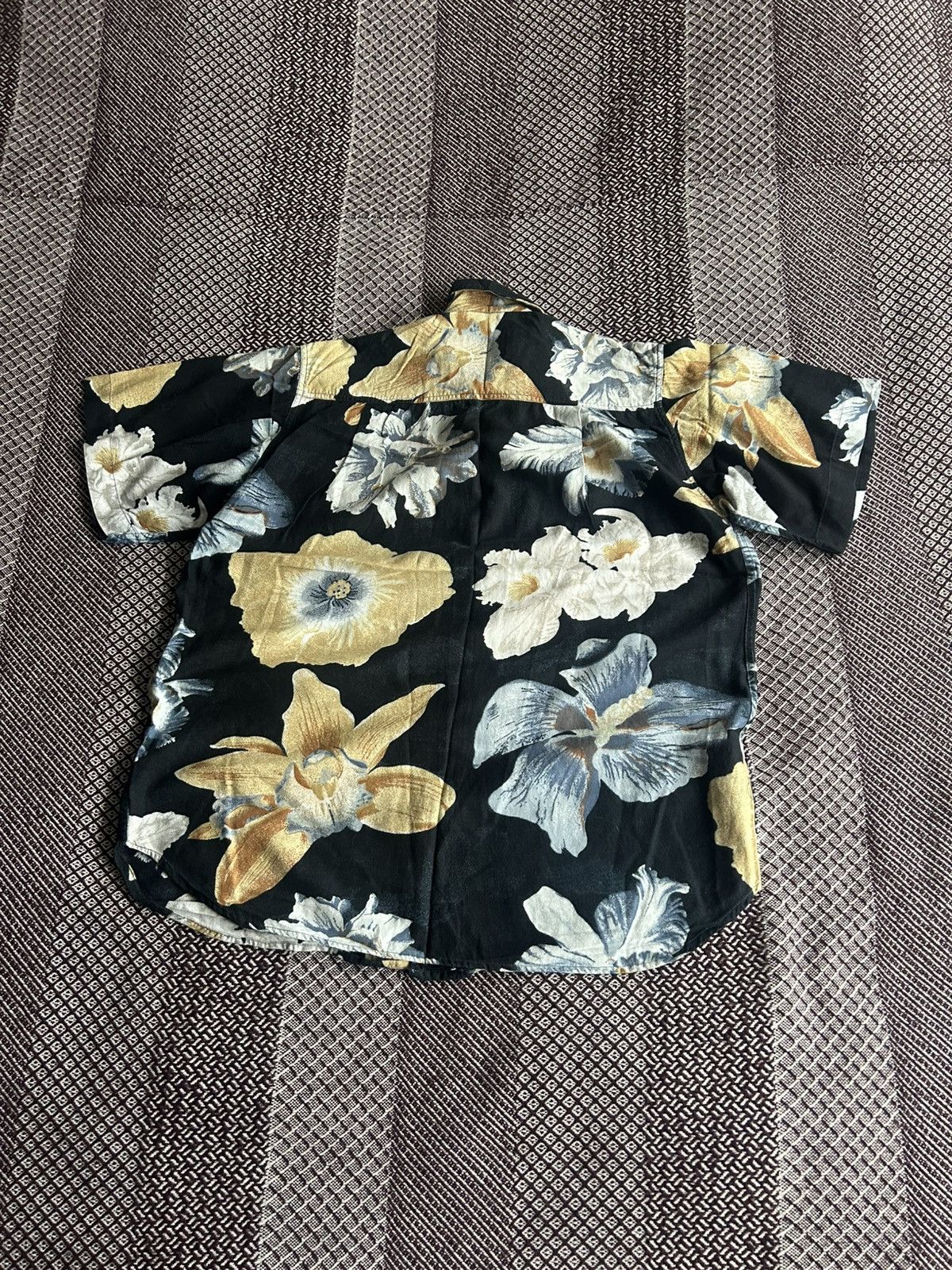 Vintage Vintage Central Park Hawaii Shirt Floral Pattern Size L / XL Size US L / EU 52-54 / 3 - 9 Thumbnail
