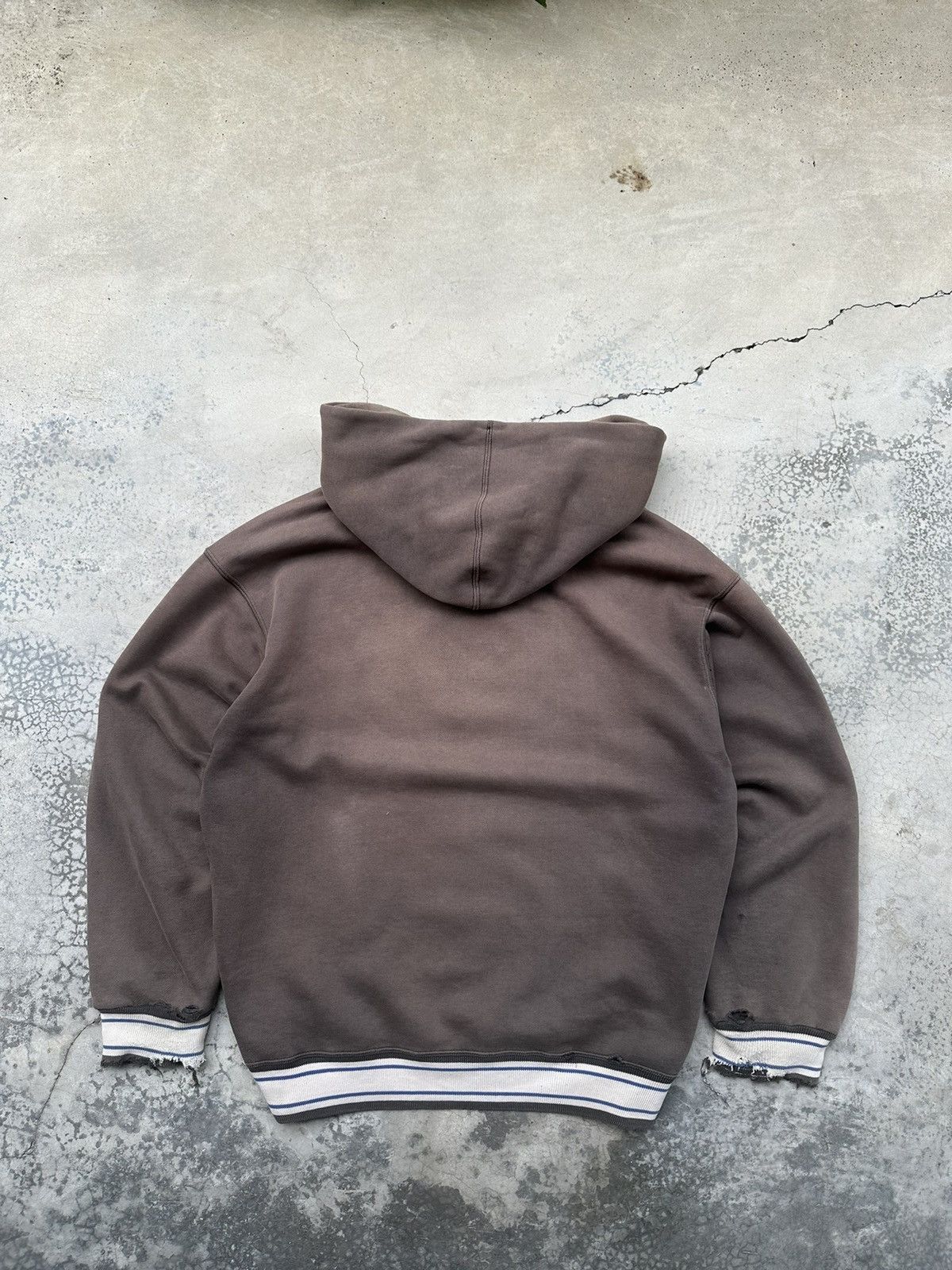 Nike Vintage THRASHED NIKE Center Logo Grunge Baggy Hoodie Size US L / EU 52-54 / 3 - 9 Thumbnail
