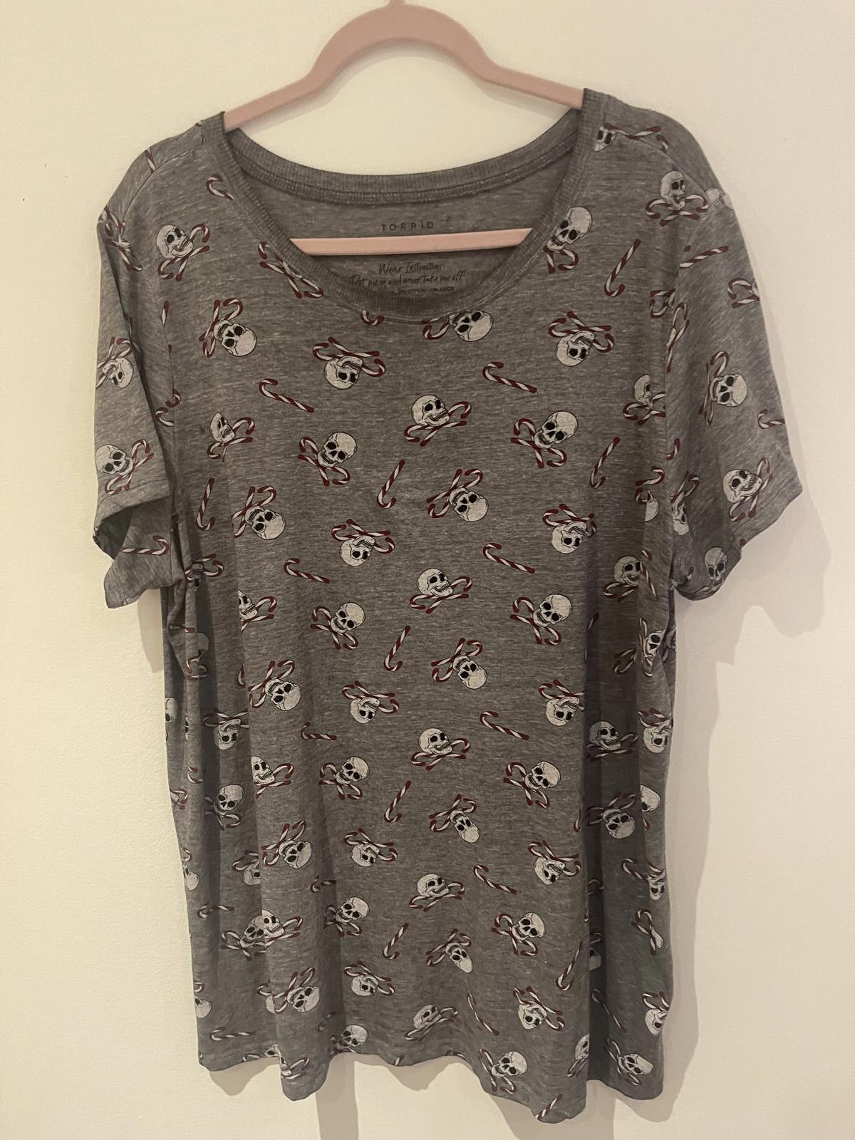 Torrid Torrid Skull & Candycane T-shirt Size XS / US 0-2 / IT 36-38 - 1 Thumbnail