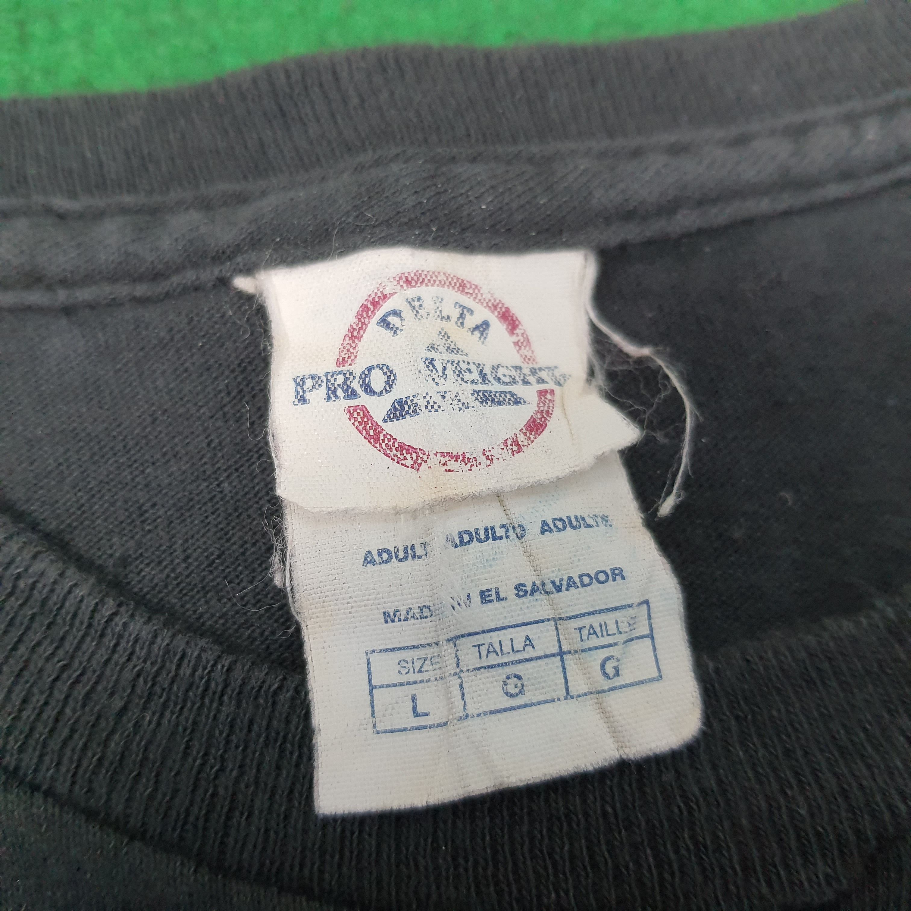 Vintage Vintage Fast Food Kentucky Fried Chicken KFC Tshirt Size US L / EU 52-54 / 3 - 5 Thumbnail