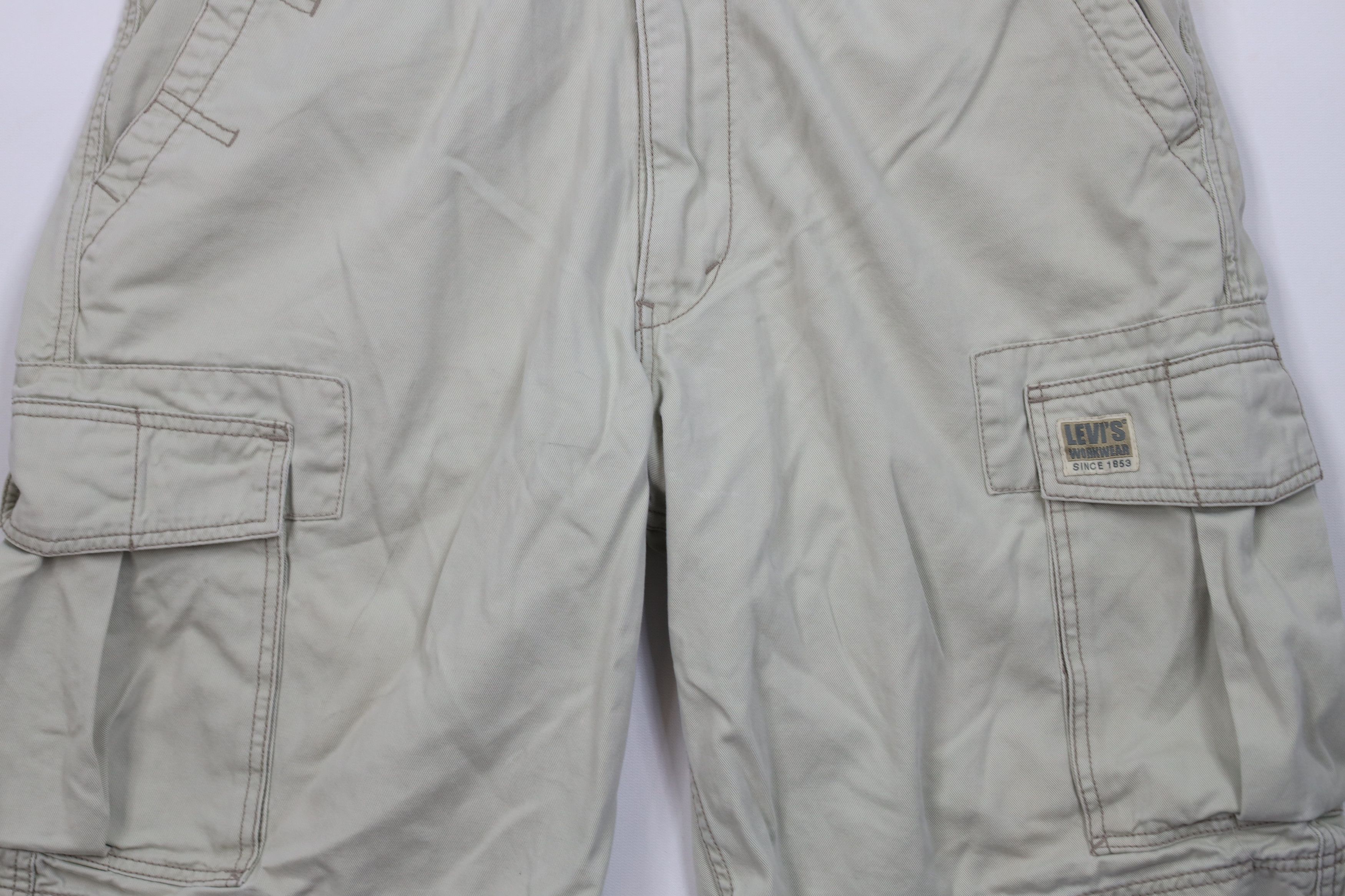 Levi's Vintage Y2K 2006 Levis Baggy Fit Cargo Shorts Beige Cotton Size US 36 / EU 52 - 3 Thumbnail