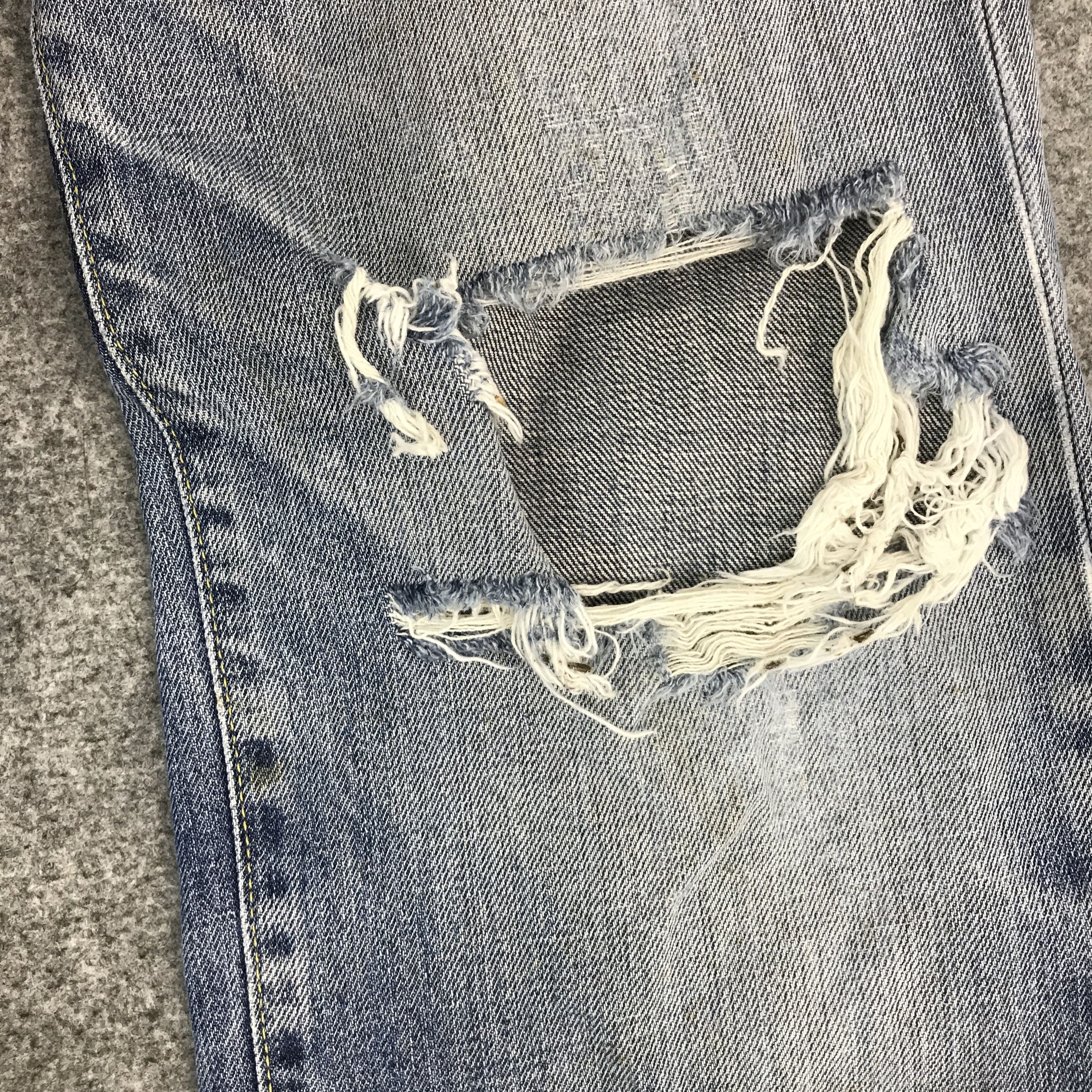Uniqlo UNIQLO DISTRESSED DENIM PANTS Size US 32 / EU 48 - 12 Thumbnail