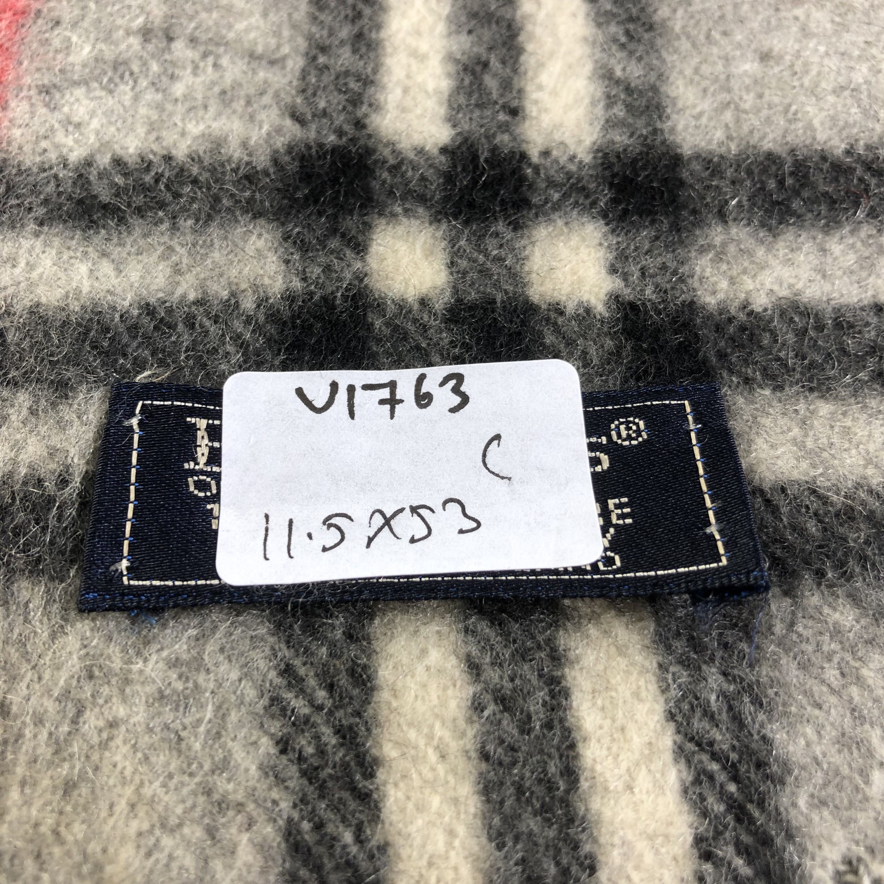 Burberry Burberrys Nova Check Grey Cashmere Scarf Muffler V1763 Size ONE SIZE - 12 Thumbnail