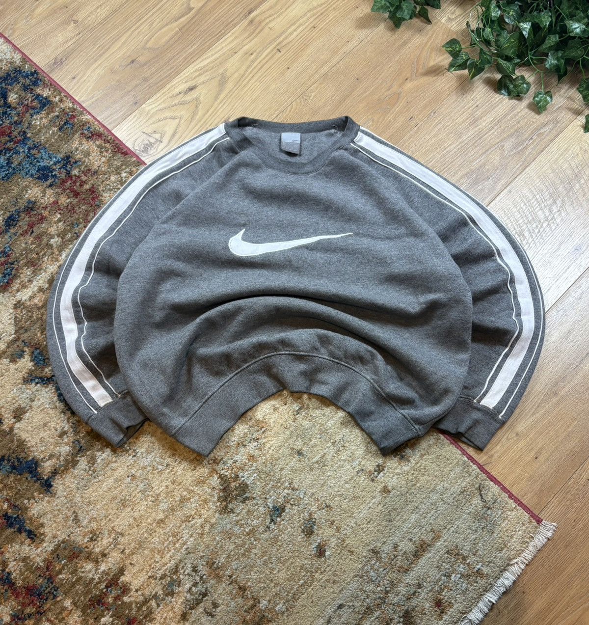 Nike 00s Vintage Nike Oversized Big Swoosh Logo Y2K Sweatshirt Size US S / EU 44-46 / 1 - 3 Thumbnail