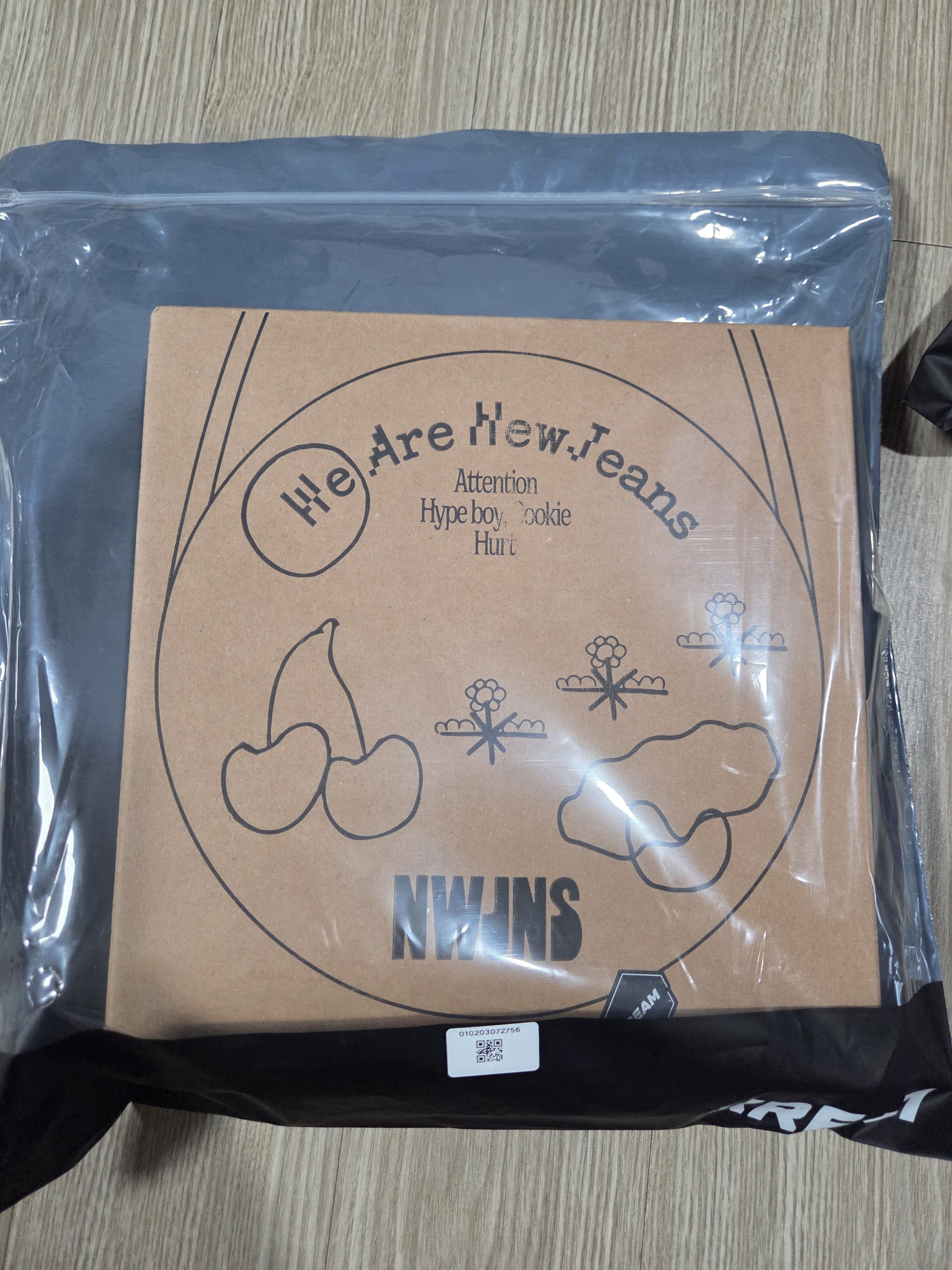 Other NewJeans 1st EP New Jeans Limited Edition (Black Ver.) Size ONE SIZE - 1 Thumbnail