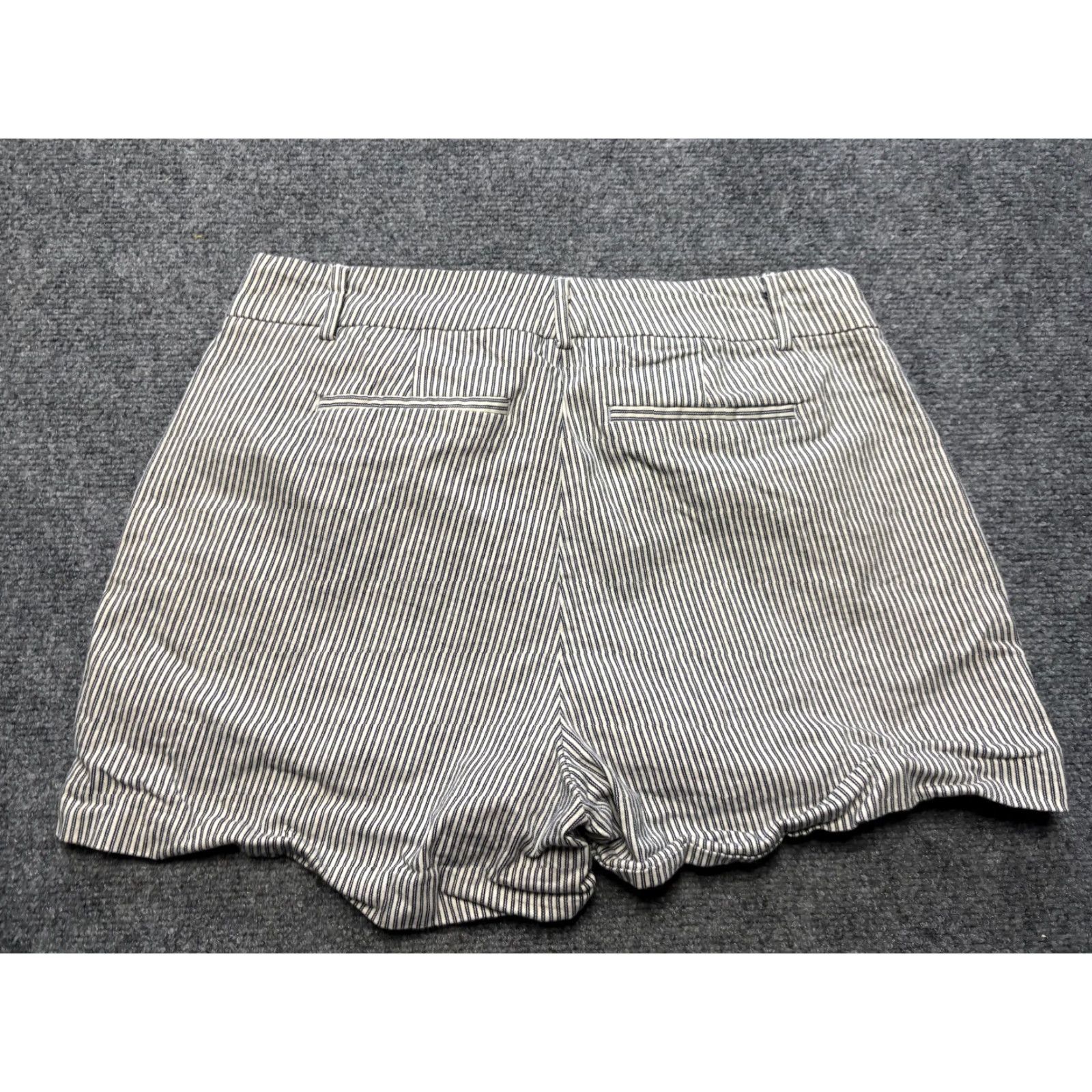 Vintage Crosby Shorts Womens Size 8 Blue White Pinstripe Casual Shorts Womens Mens? Girls? Size 30" / US 8 / IT 44 - 5 Thumbnail