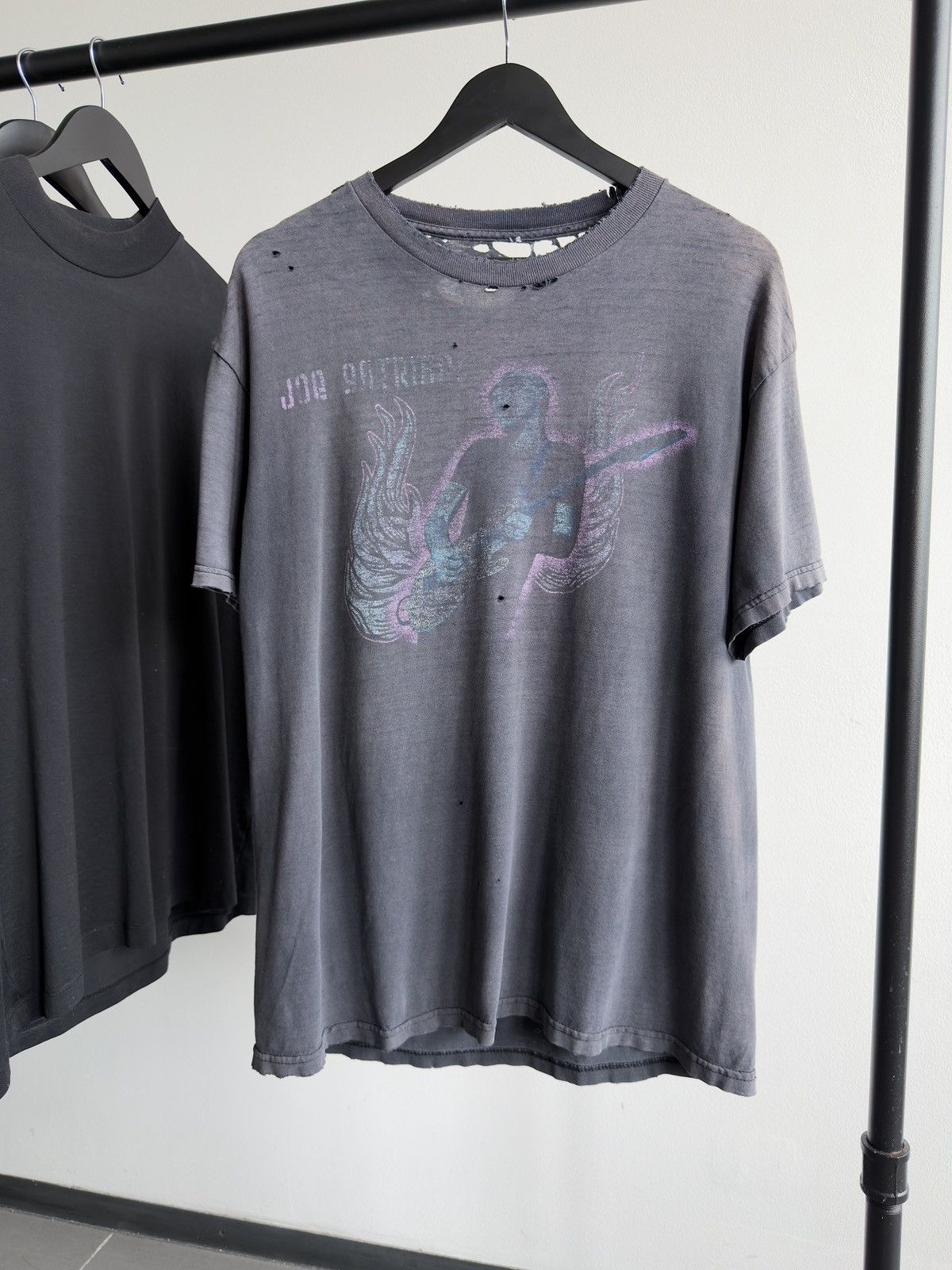 Band Tees Vintage Thrashed Joe Satriani 2000s Faded Erd Band Tee Size US L / EU 52-54 / 3 - 1 Thumbnail