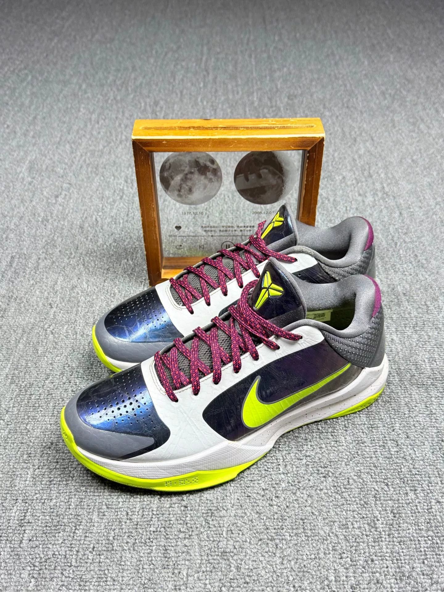 Nike Nike KOBE5 Lowtop Sneakers 9 Men Size US 9 / EU 42 - 1 Thumbnail
