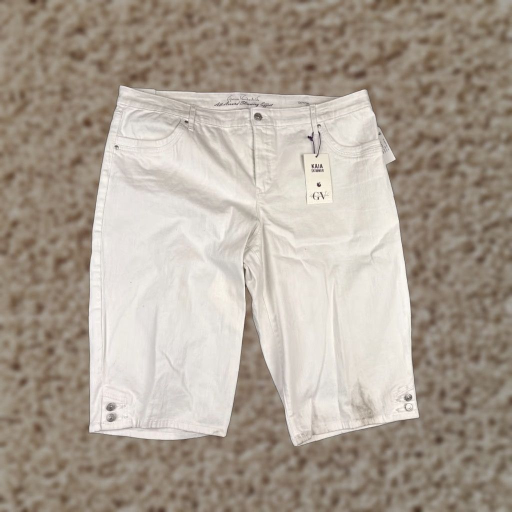 Gloria Vanderbilt Gloria Vanderbilt Shorts Womens 20W White Kaia Skimmer Button Fly Cotton 44x16 Shirt Womens 20W White Skimmer Denim Casual Beach 90s? Size 42" / US 20 - 1 Thumbnail
