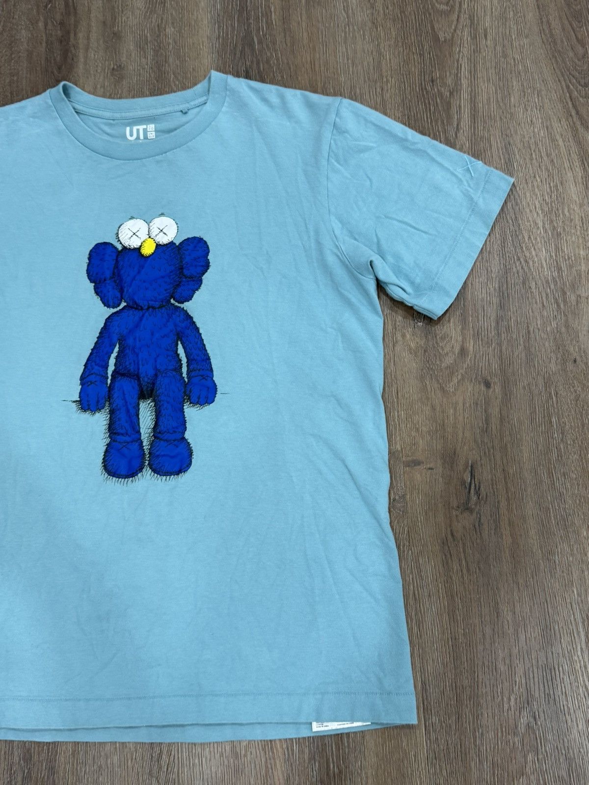 Kaws Uniqlo Kaws T Shirt Size US S / EU 44-46 / 1 - 5 Thumbnail