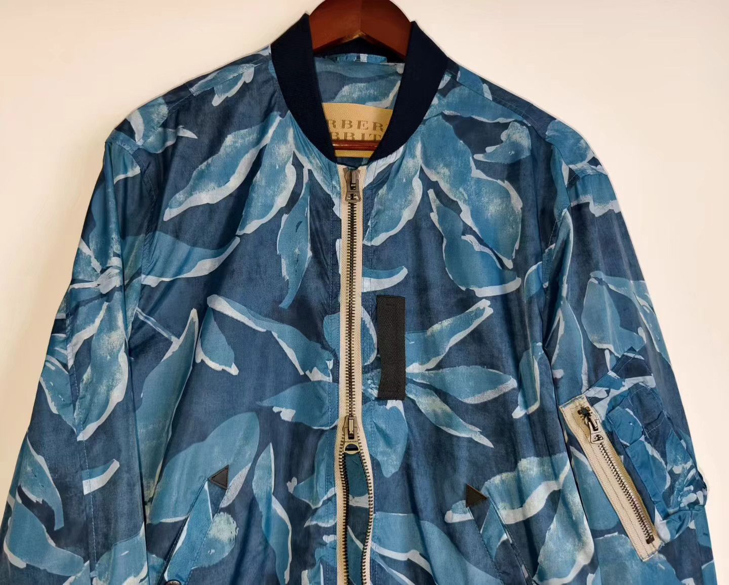 Burberry Burberry floral print bomber jacket Size US M / EU 48-50 / 2 - 2 Thumbnail