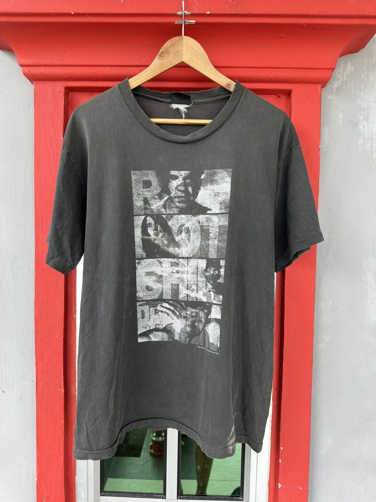Band Tees Faded Vintage 90s Red Hot Chili Papers Californication Tee Size US L / EU 52-54 / 3 - 1 Thumbnail