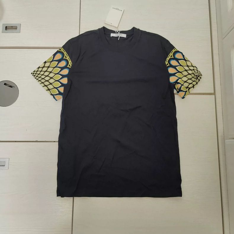 Givenchy Givenchy Women's Destroyed Letter Distressed Short Sleeve Size US S / EU 44-46 / 1 - 1 Thumbnail