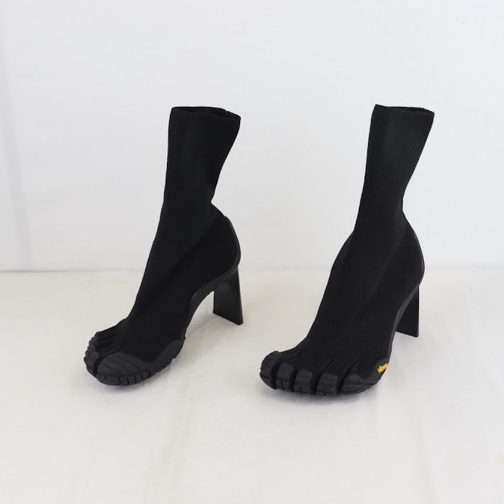 Balenciaga o1rshd1 Monocolor Knit Heeled Toe Boots in Black Size US 5 / IT 35 - 7 Thumbnail
