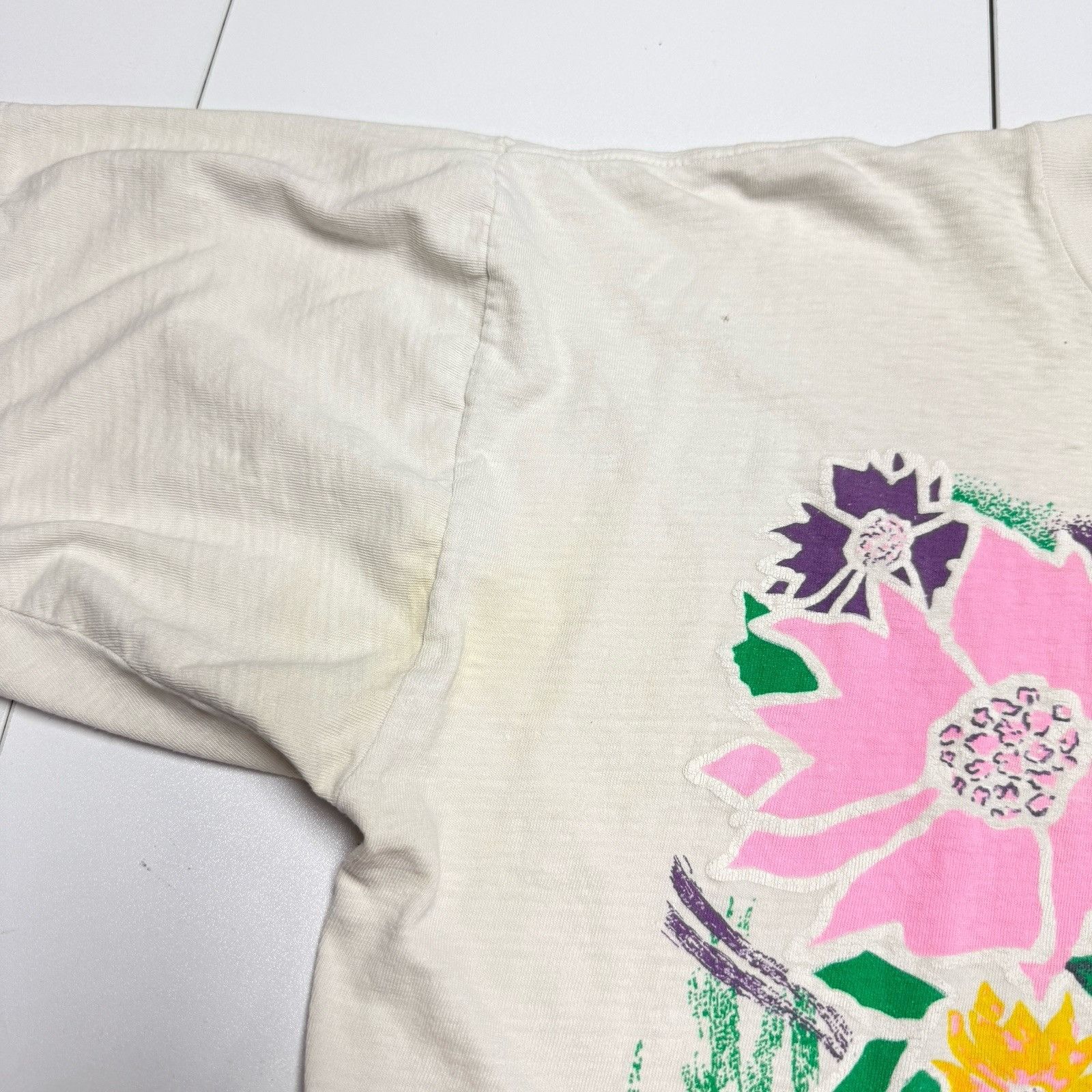 Vintage Vintage 90s Flower Art T Shirt White Single Stitch Size L Size US L / EU 52-54 / 3 - 5 Thumbnail