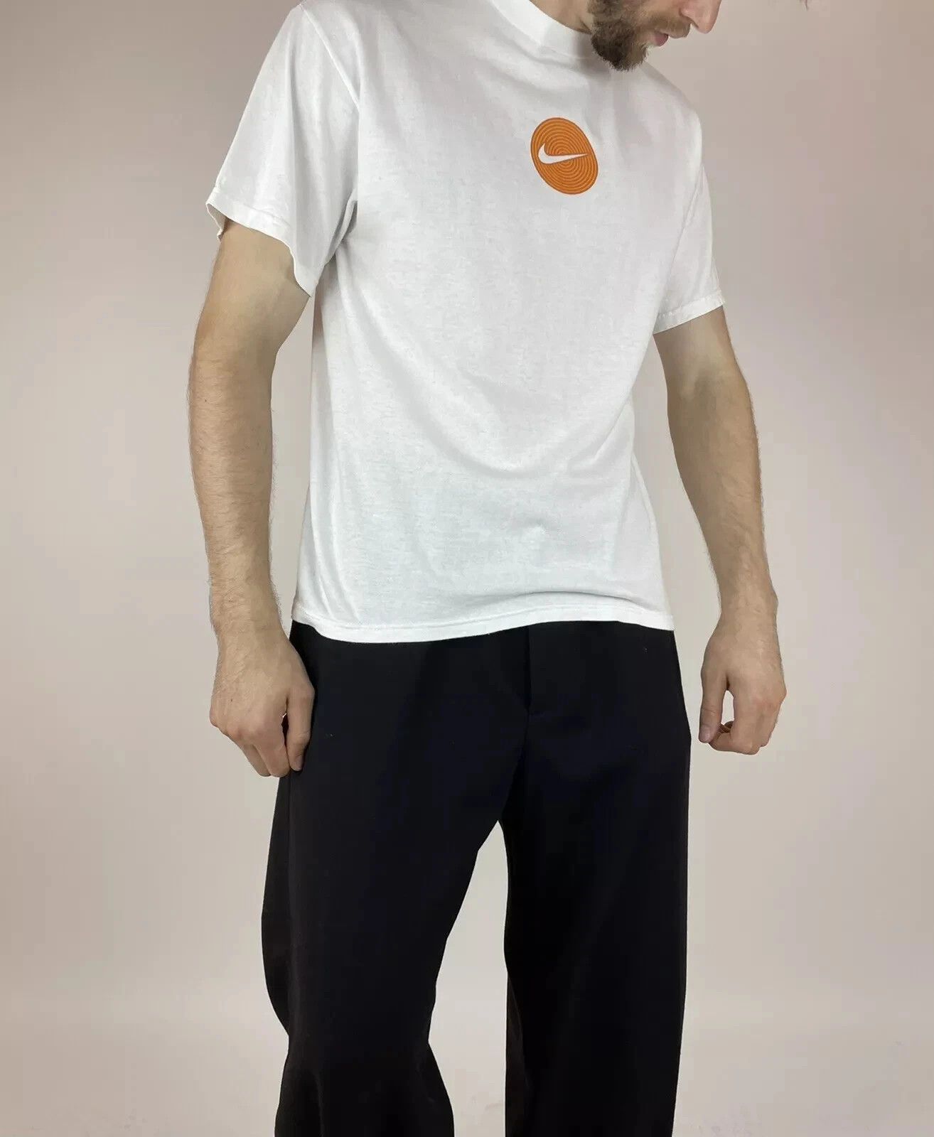 Nike VINTAGE NIKE 2000s T-SHIRT MENS CETRE LOGO SWOOSH BLOKE Size US L / EU 52-54 / 3 - 5 Thumbnail