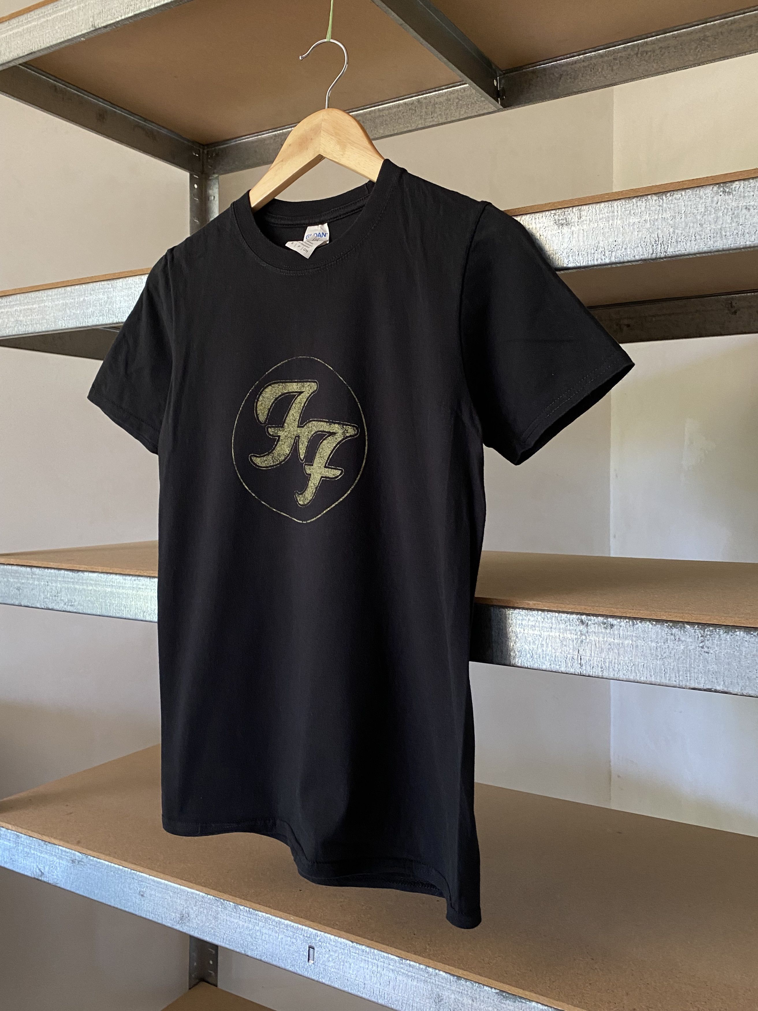Band Tees Vintage 2000s Foo Fighters Greatest Hits T-shirt Size US S / EU 44-46 / 1 - 6 Thumbnail