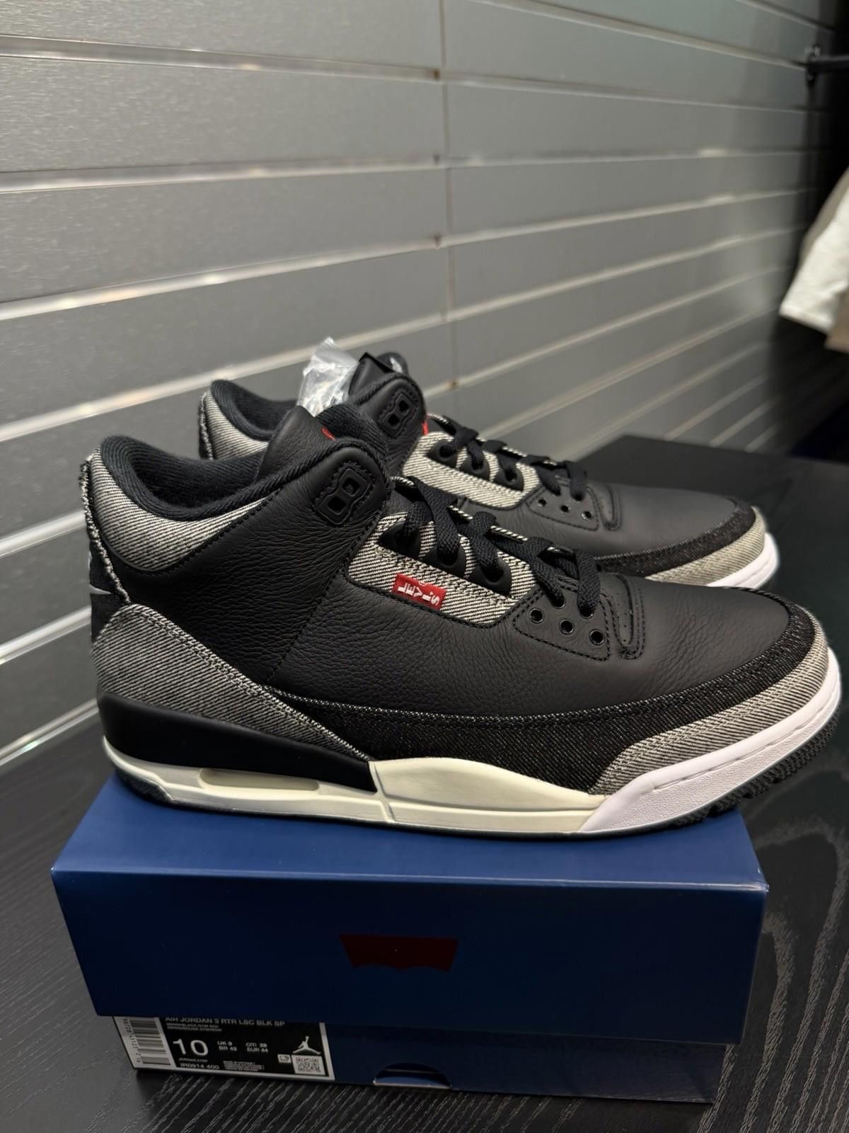 Jordan Brand Nike Air Jordan 3 Retro Levi’s Black IR0914-400 Men’s (13) Size US 13 / EU 46 - 9 Thumbnail