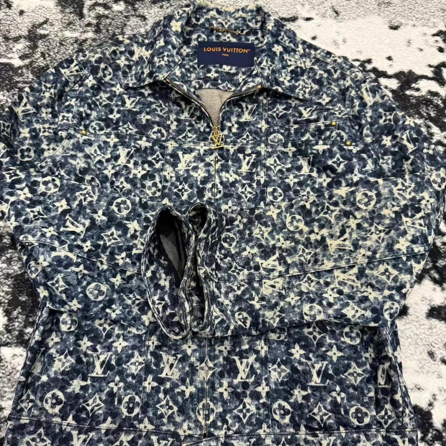 Louis Vuitton LV Monogram Full Print Denim Jacket 46 Size US S / EU 44-46 / 1 - 4 Thumbnail