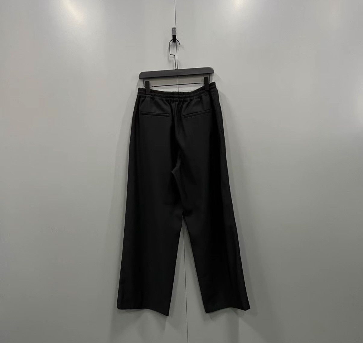 Louis Vuitton Louis Vuitton Embroidered Logo Trousers J41 Size US 32 / EU 48 - 2 Thumbnail