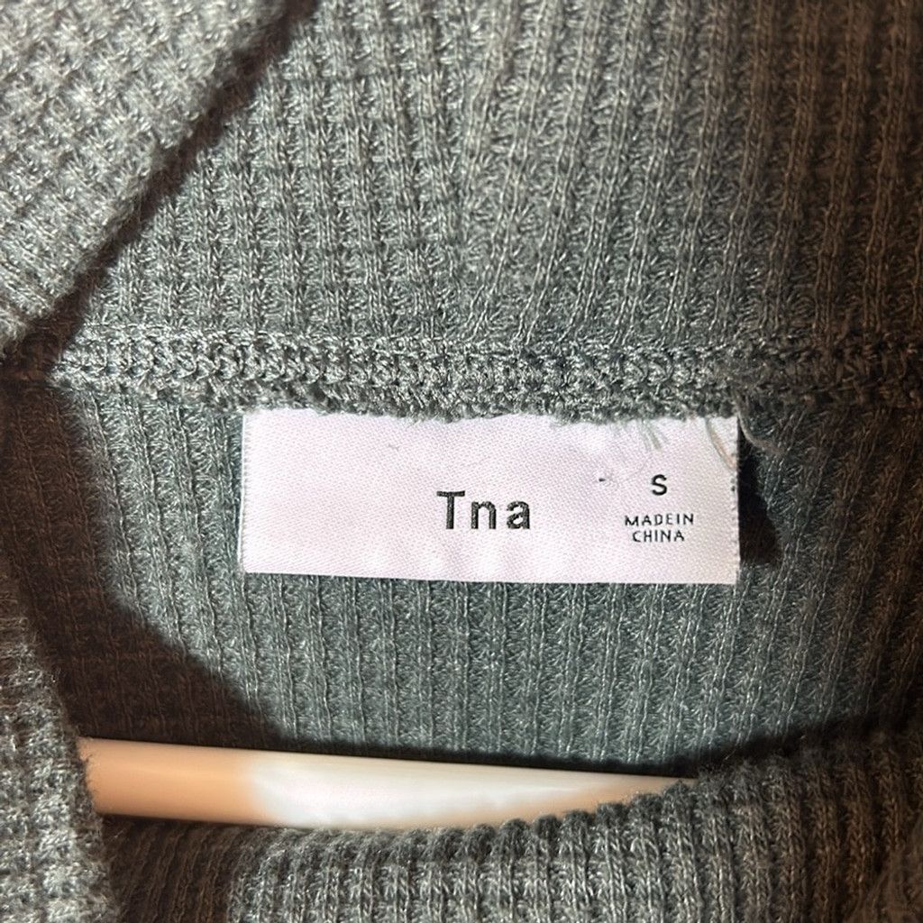 TNA Size small TNA Aritzia, waffle knit gray turtleneck Size XS / US 0-2 / IT 36-38 - 2 Thumbnail