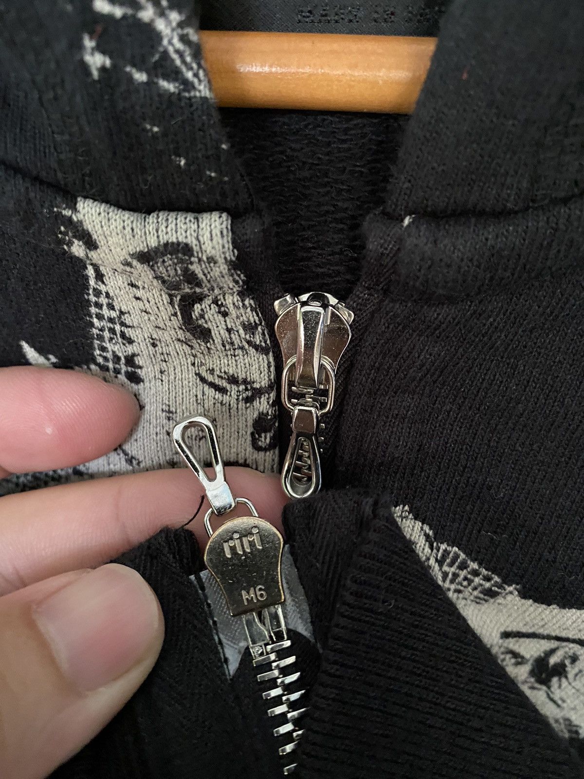 Obelisk Coal Black Japan Skull Cross Black RIRI zipper hoodie Size US S / EU 44-46 / 1 - 9 Thumbnail