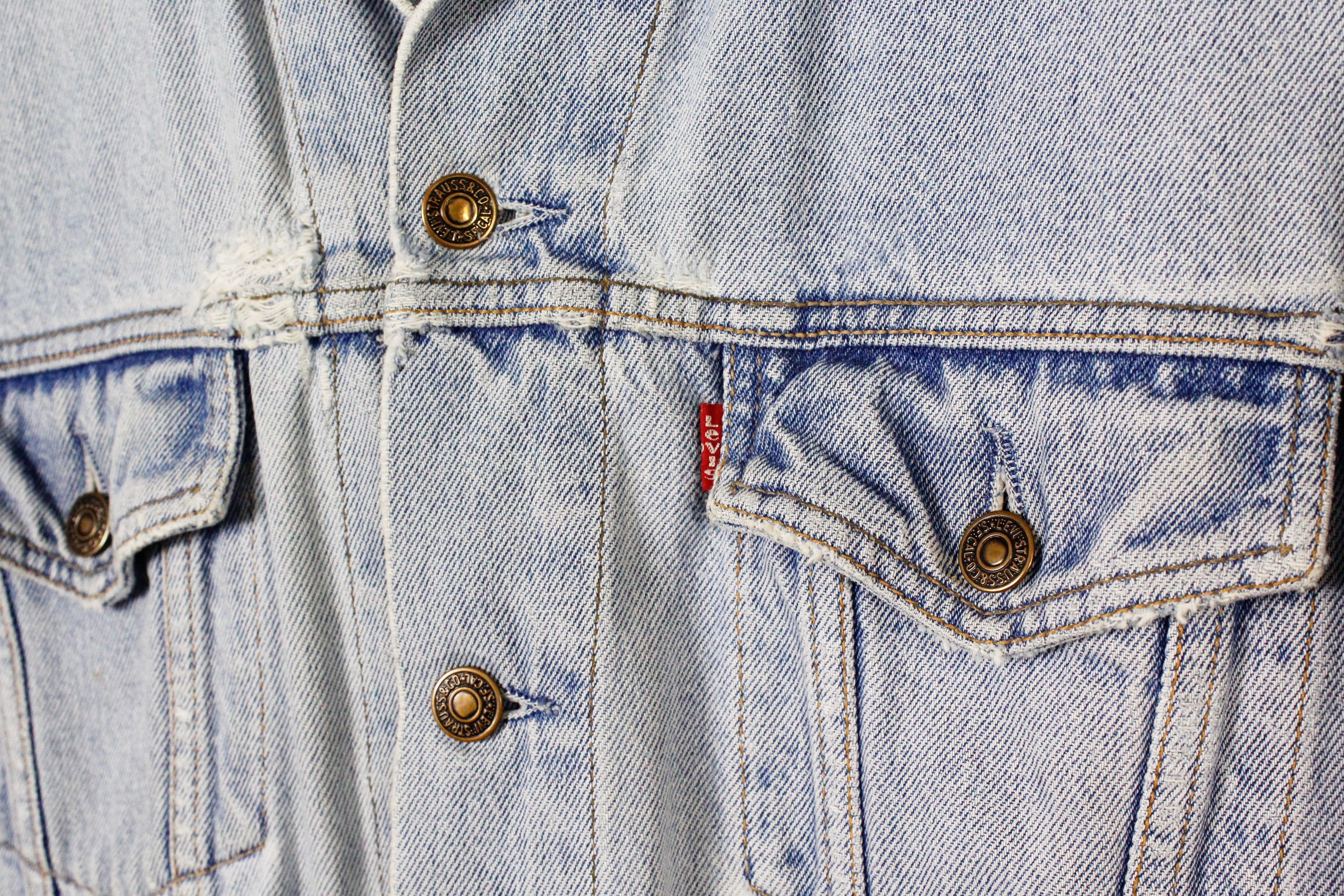 Levi's Vintage Levis Blue Denim Distressed Track Jeans Jacket 90s Size US L / EU 52-54 / 3 - 3 Thumbnail
