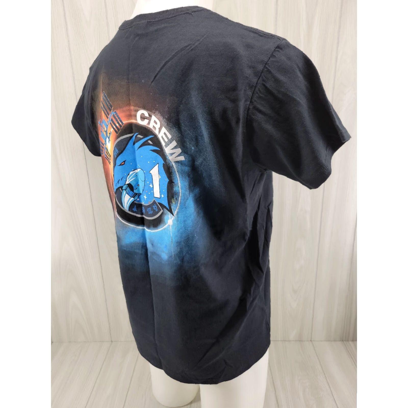 Gildan Women’s NASA x SpaceX Crew-1 Dragon 2020 Black T-Shirt Size Large Size L / US 10 / IT 46 - 5 Thumbnail